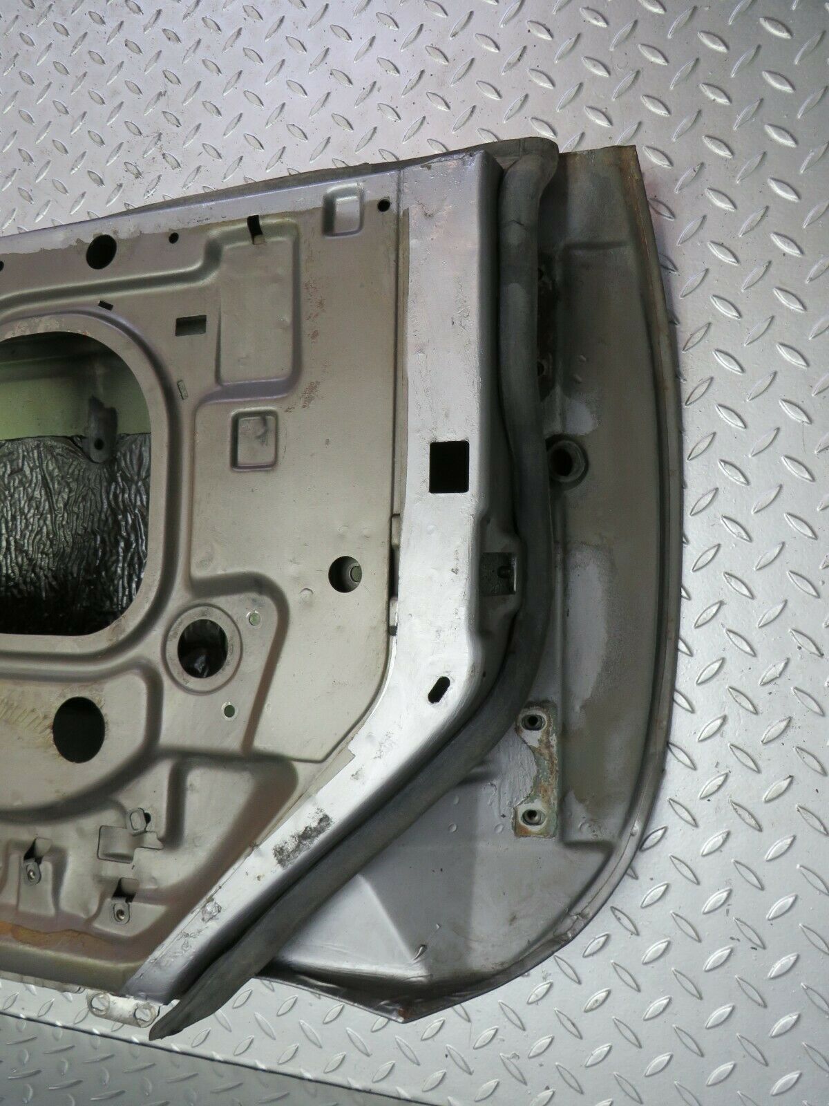 22669 Mercedes-Benz C107 450SLC Coupe Front Right Door