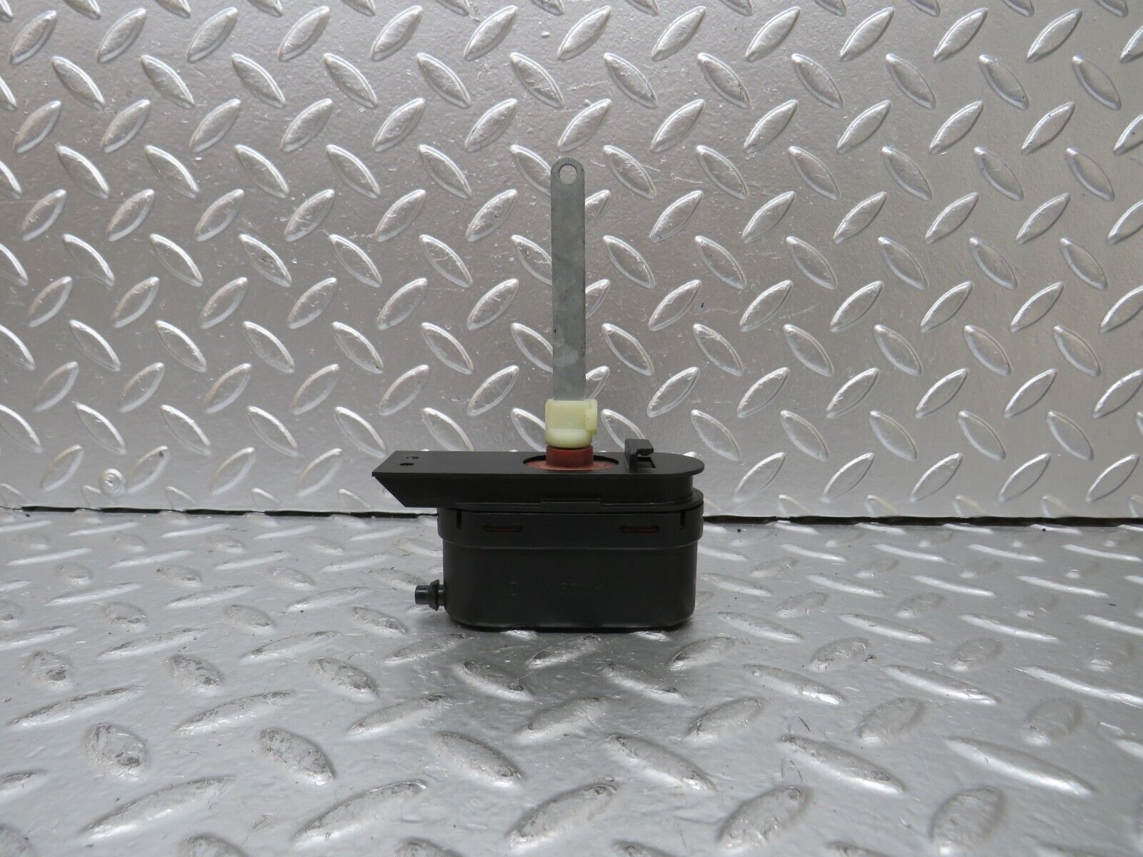 25041 Mercedes-Benz W140 S320 Heater Box Vacuum Actuator 9070437162