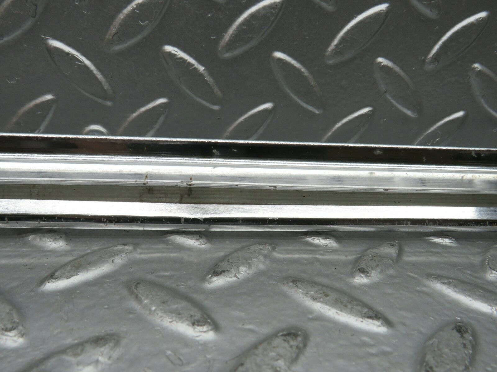 22737 Mercedes-Benz C107 450SLC Coupe Right Door Chrome Trim