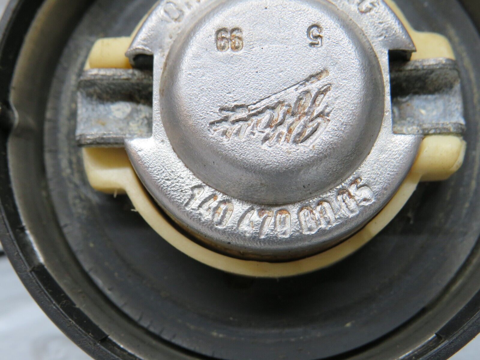 32610 Mercedes-Benz S124 300TE Wagon Fuel Tank Cap 1404700005