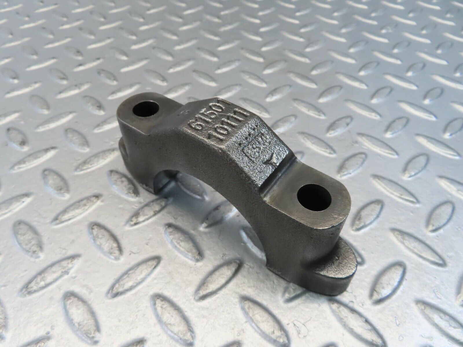 10990 Mercedes-Benz W115 220D Crankshaft Bearing Holder Block 6150110111