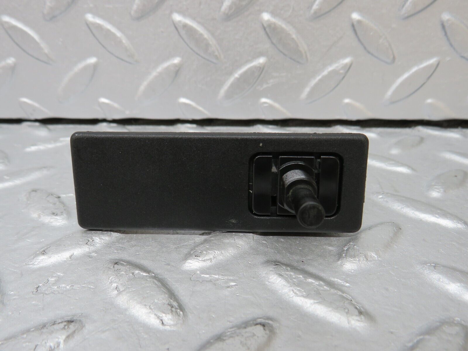 36946 Mercedes-Benz C126 420SEC Coupe Trunk Boot Light Switch 2018200211