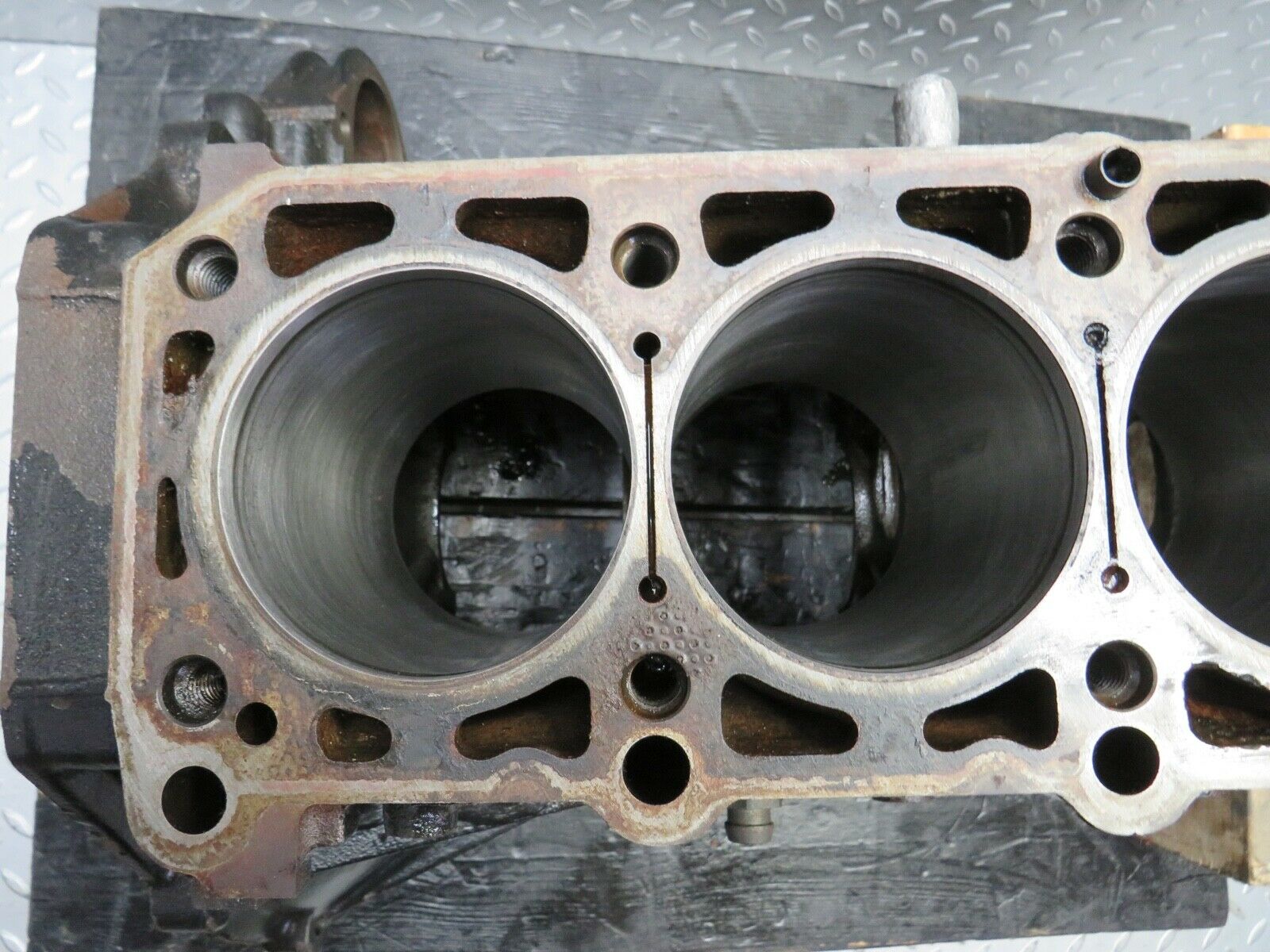 21952 Mercedes-Benz W126 300SE Engine Block M103.981 1030110401