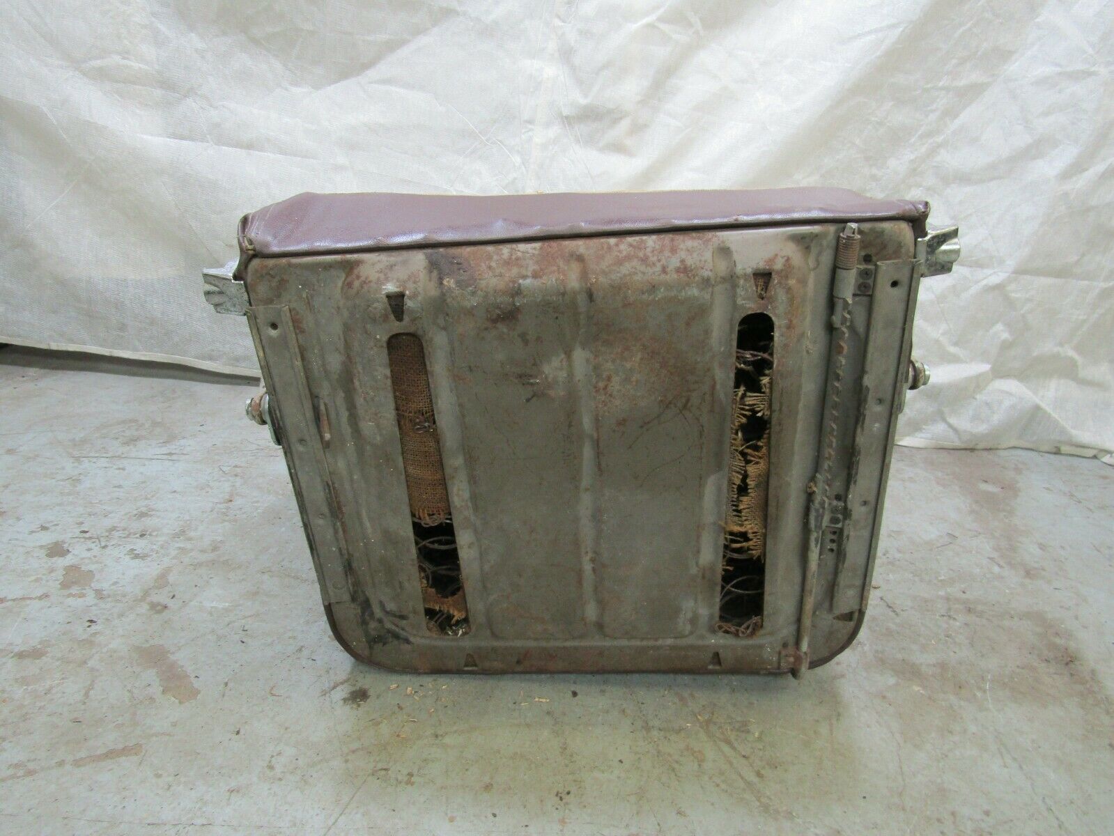 3251 Mercedes-Benz W120 PONTON Front Left Seat Creme Fabric