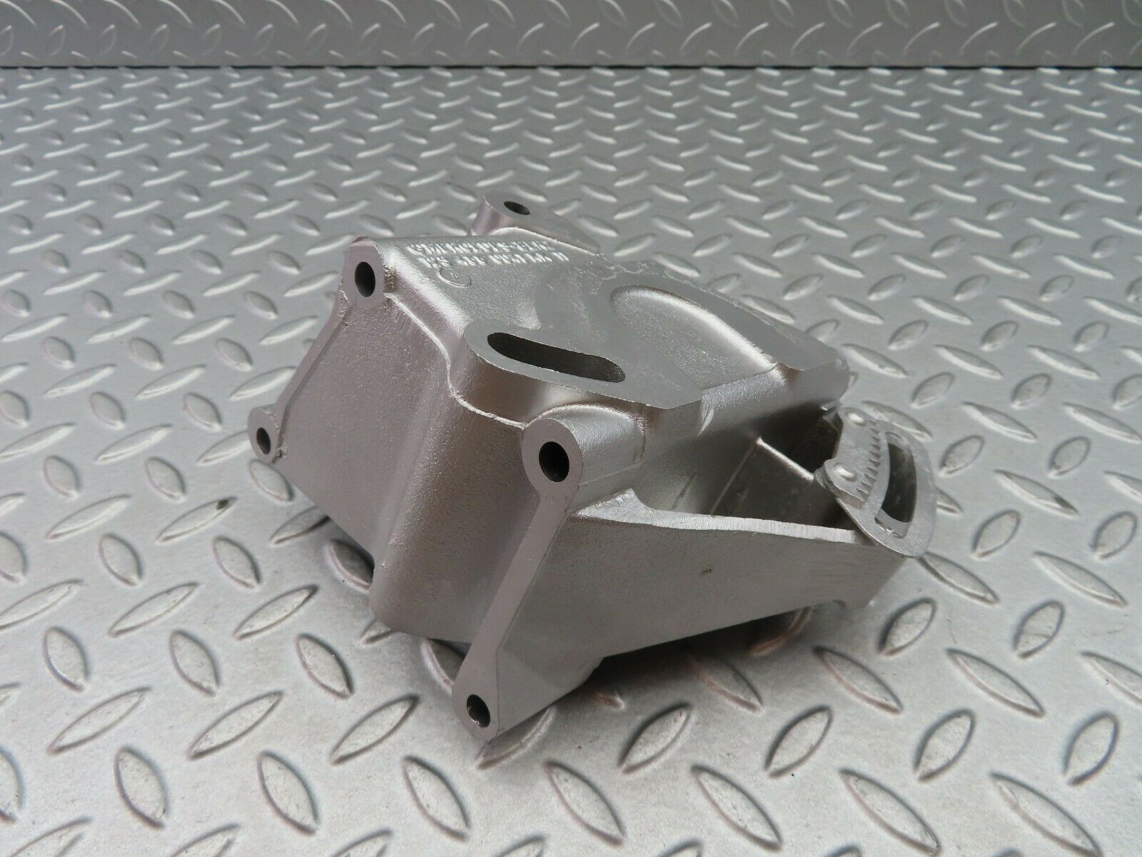 5954 Mercedes-Benz W123 200 Power Steering Pump Bracket 1234660041