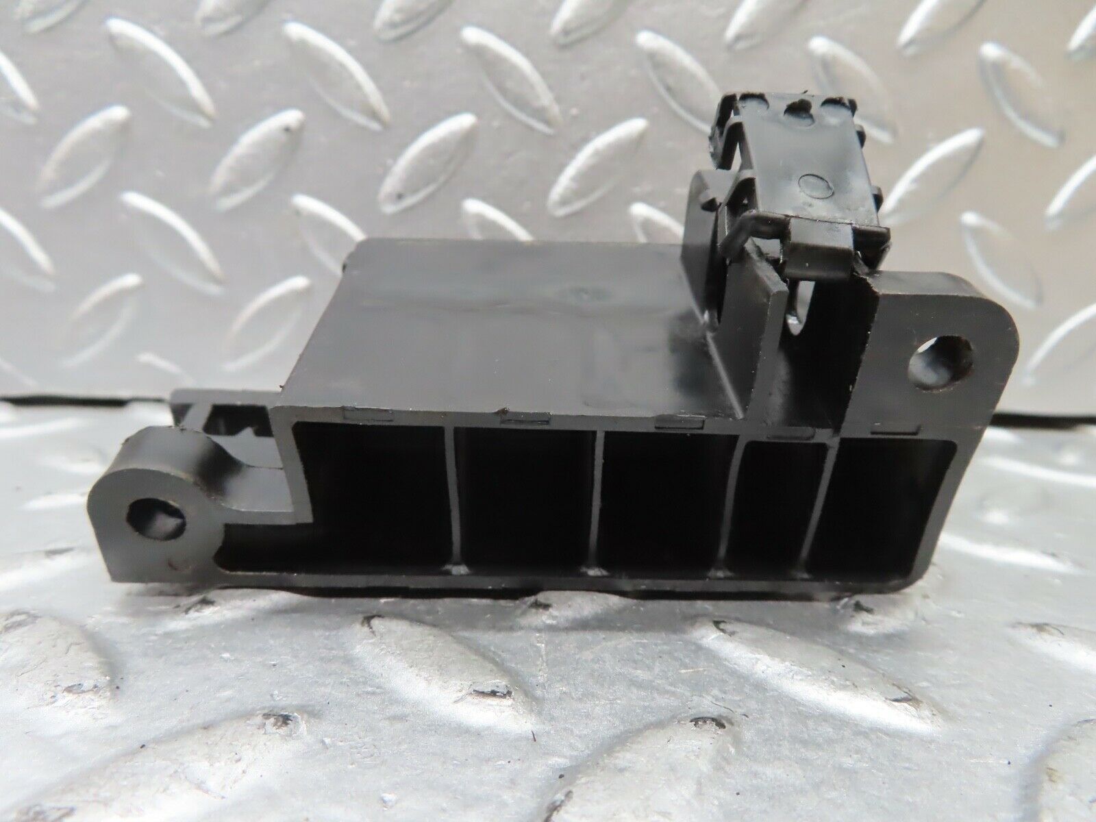 21565 Mercedes-Benz W126 300SE Cable Wire Distributor Connector 1265400069