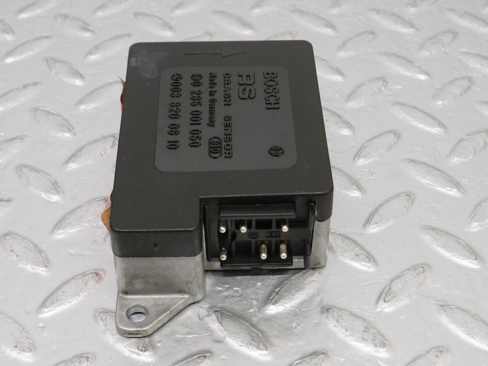 32479 Mercedes-Benz S124 300TE Wagon Crash Sensor Bosch 0285001050 0038200610