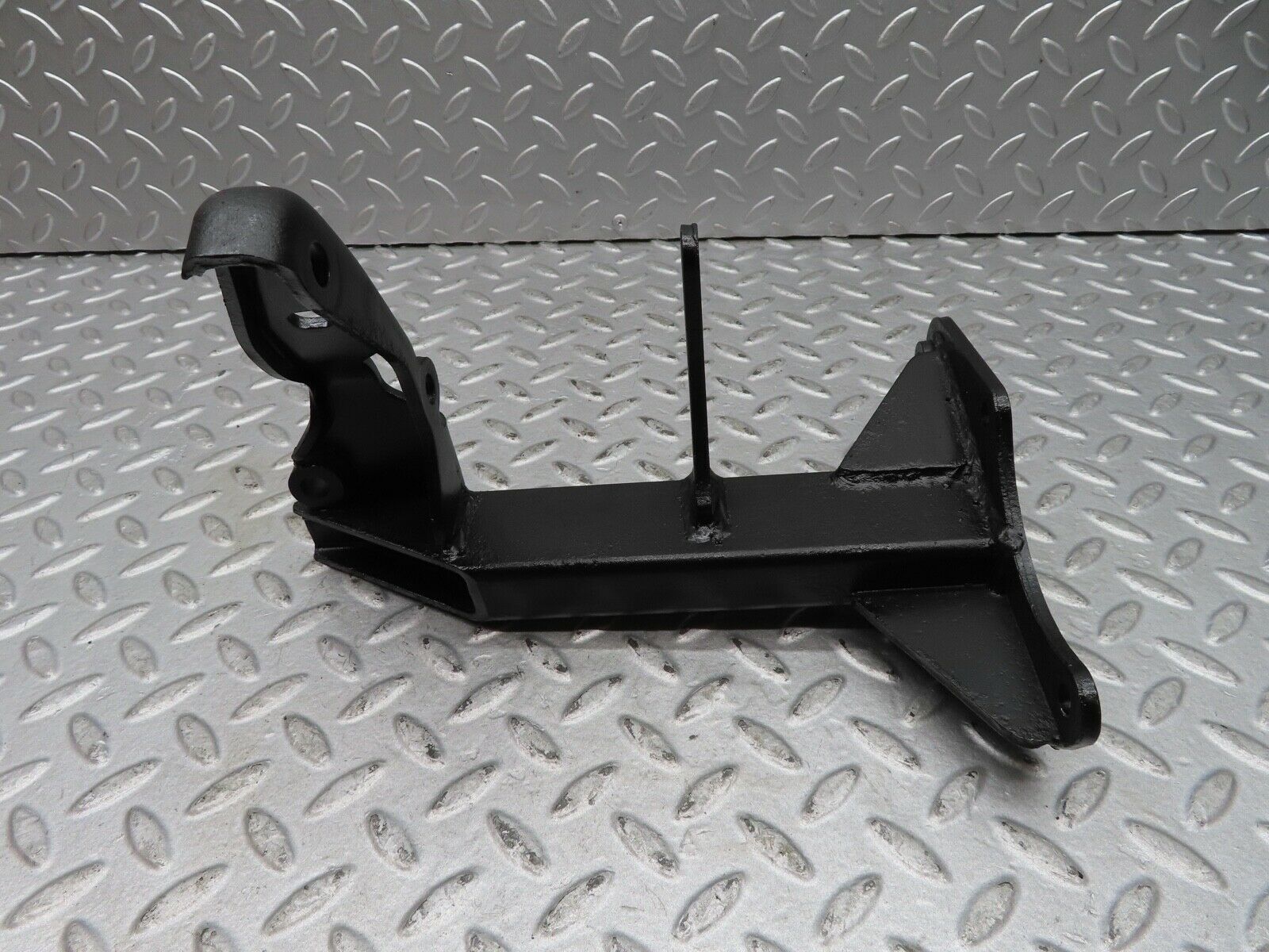 17082 Mercedes-Benz C107 380SLC Air Condition Compressor Bracket