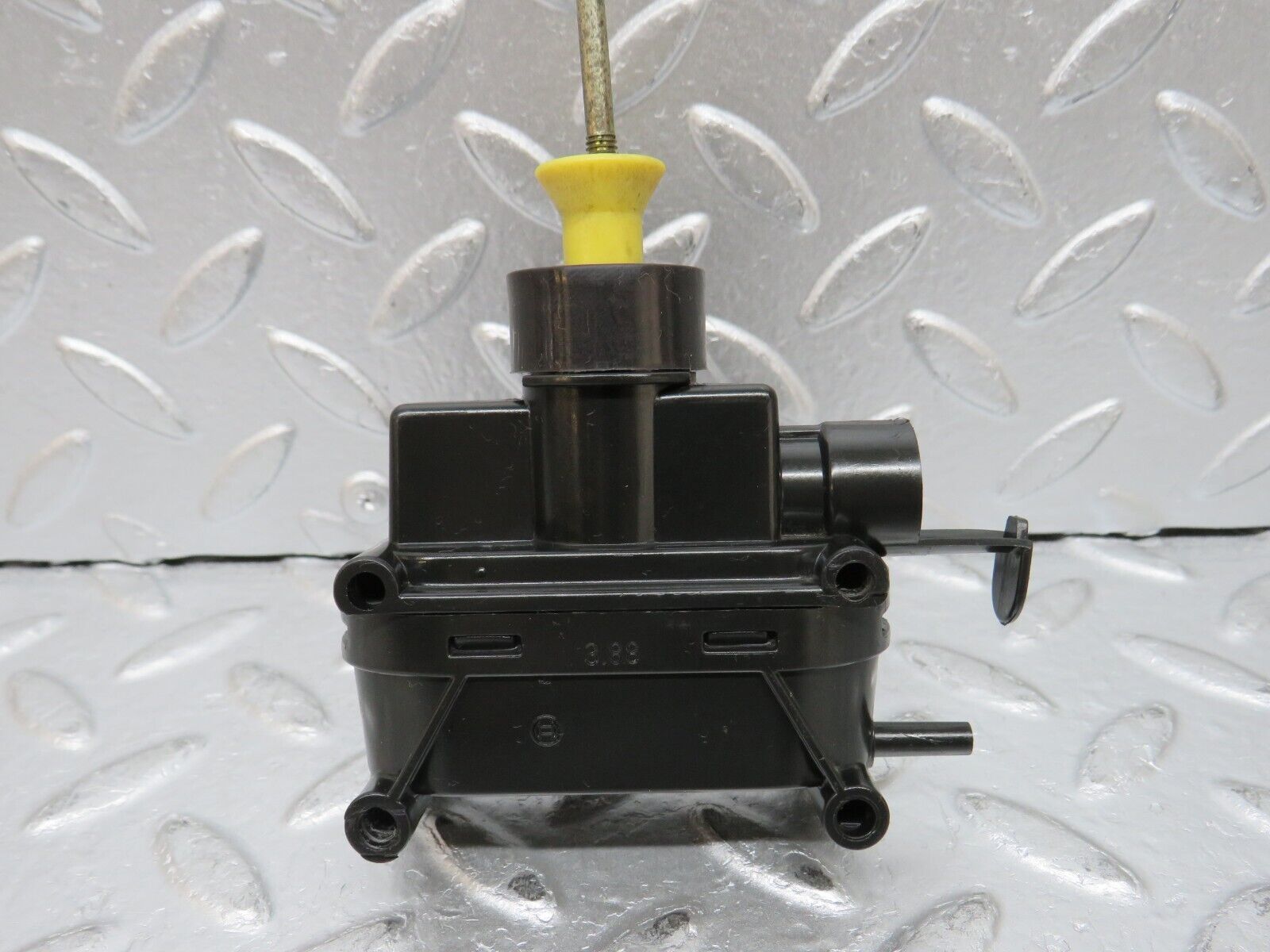 32494 Mercedes-Benz S124 300TE Wagon Trunk Lock Vacuum Actuator