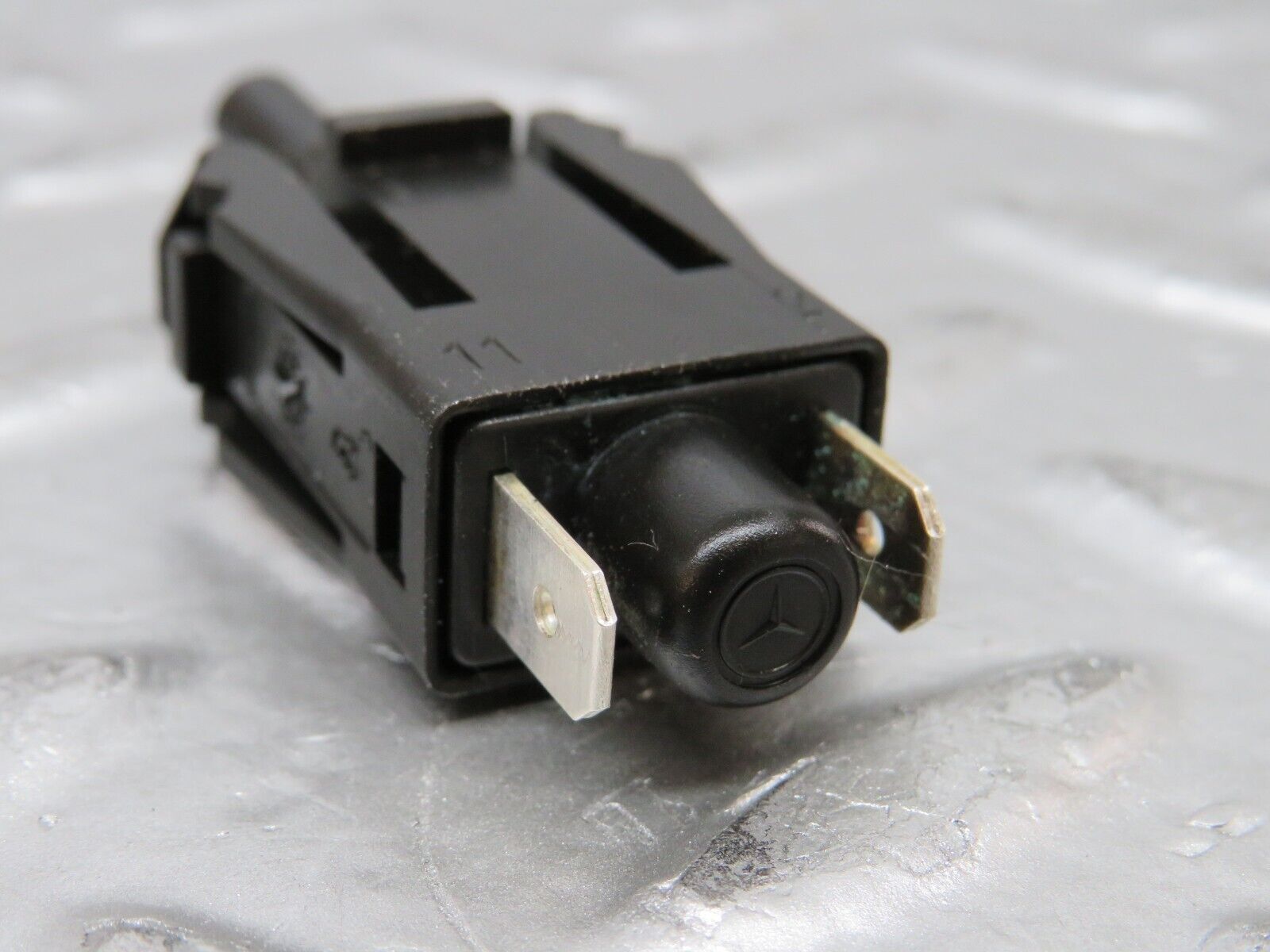 26719 Mercedes-Benz C124 220CE Coupe Door Contact Switch Pair 0015458714