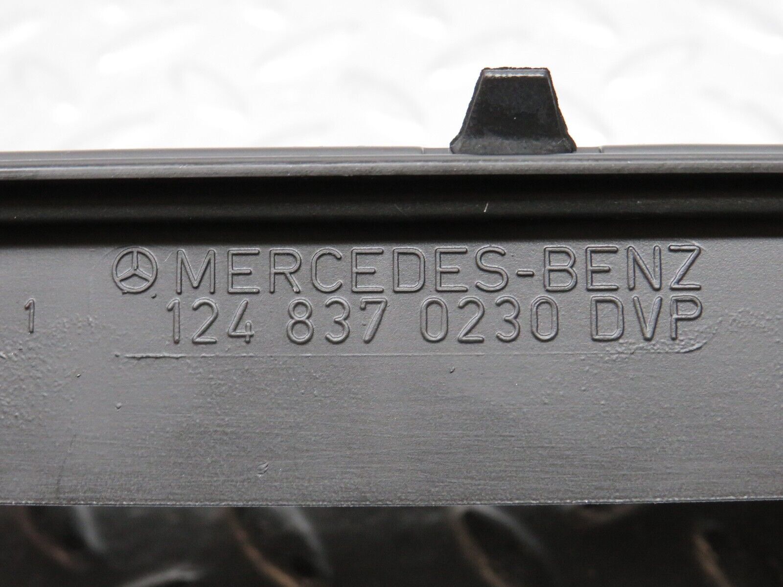 30373 Mercedes-Benz W124 230E Rear Air Intake Vent Right 1248370230