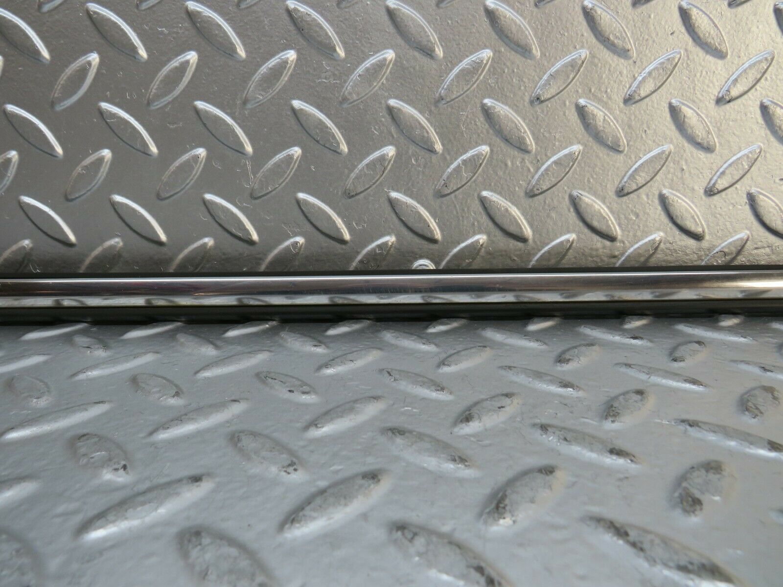 23638 Mercedes-Benz W114 280E Front Right Fender Wing Centre Moulding Trim