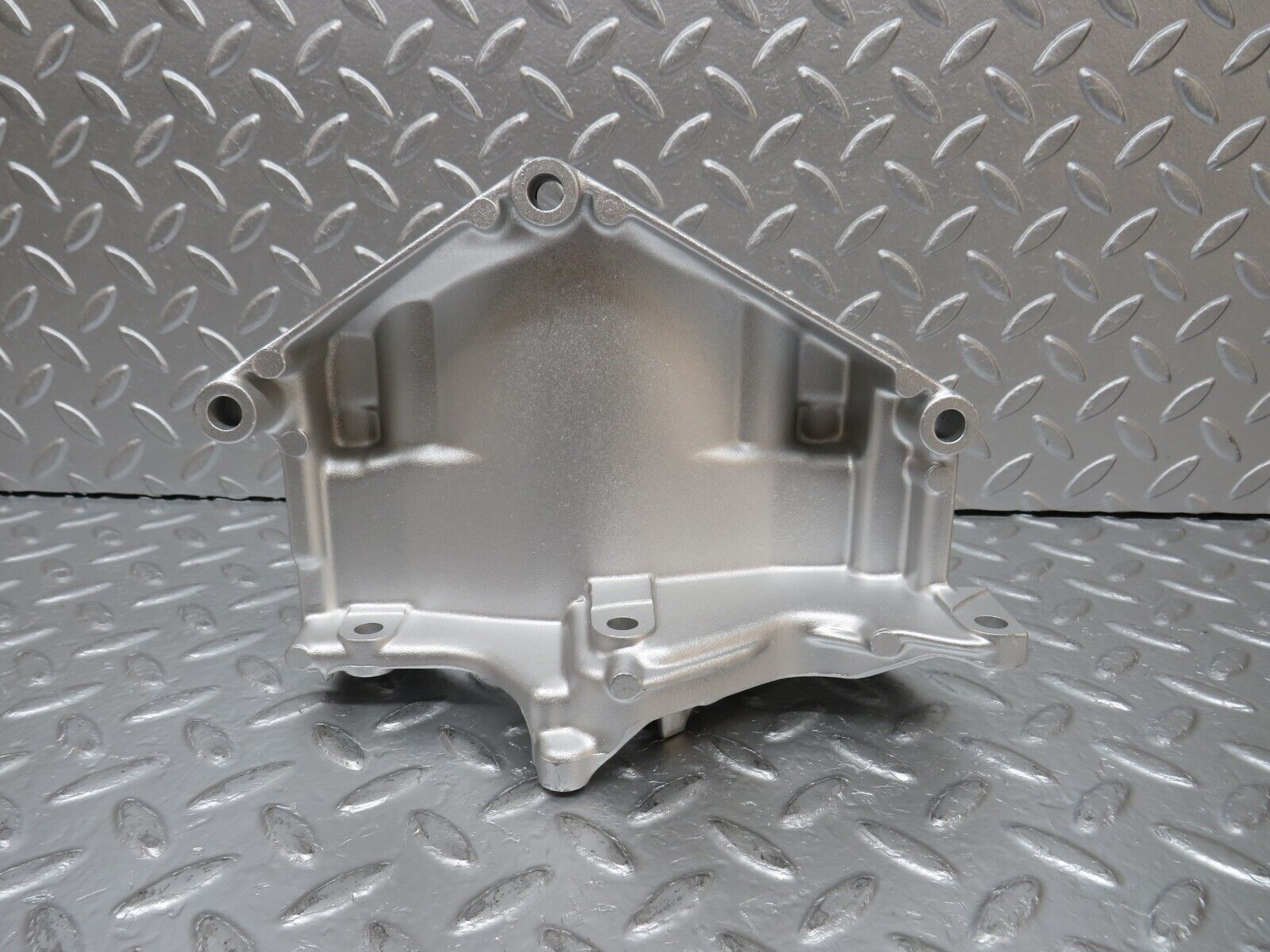 31429 Mercedes-Benz S124 220TE Wagon AC Compressor Support Bracket 1111550135