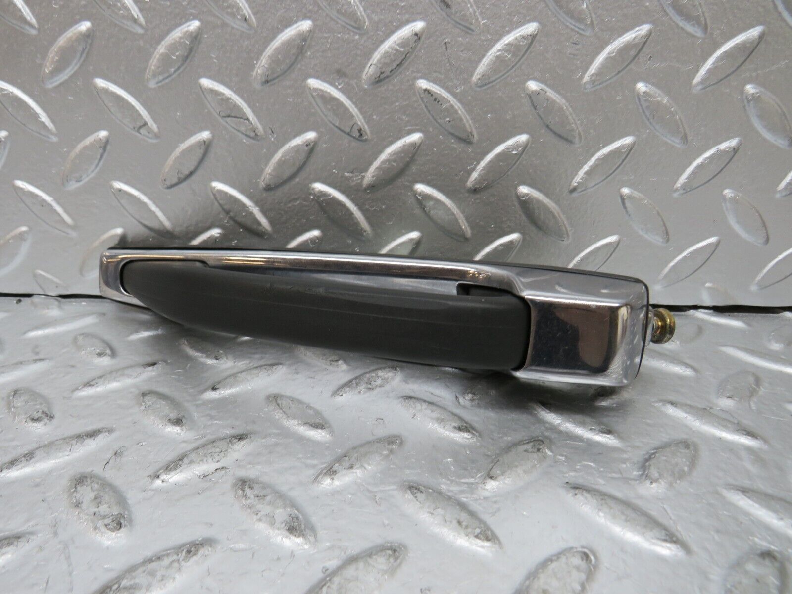 26987 Mercedes-Benz W123 240D Rear Right Exterior Door Handle 1237600359