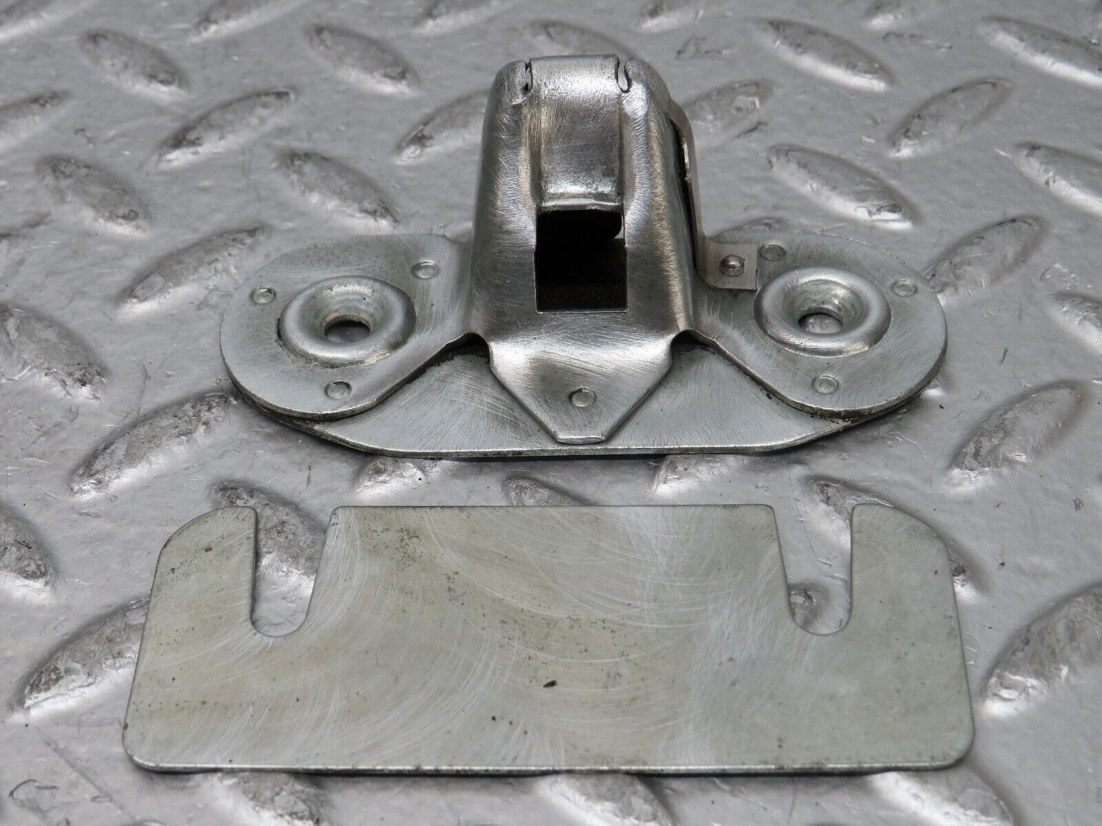 26247 Mercedes-Benz W116 450SE Trunk Lock Latch