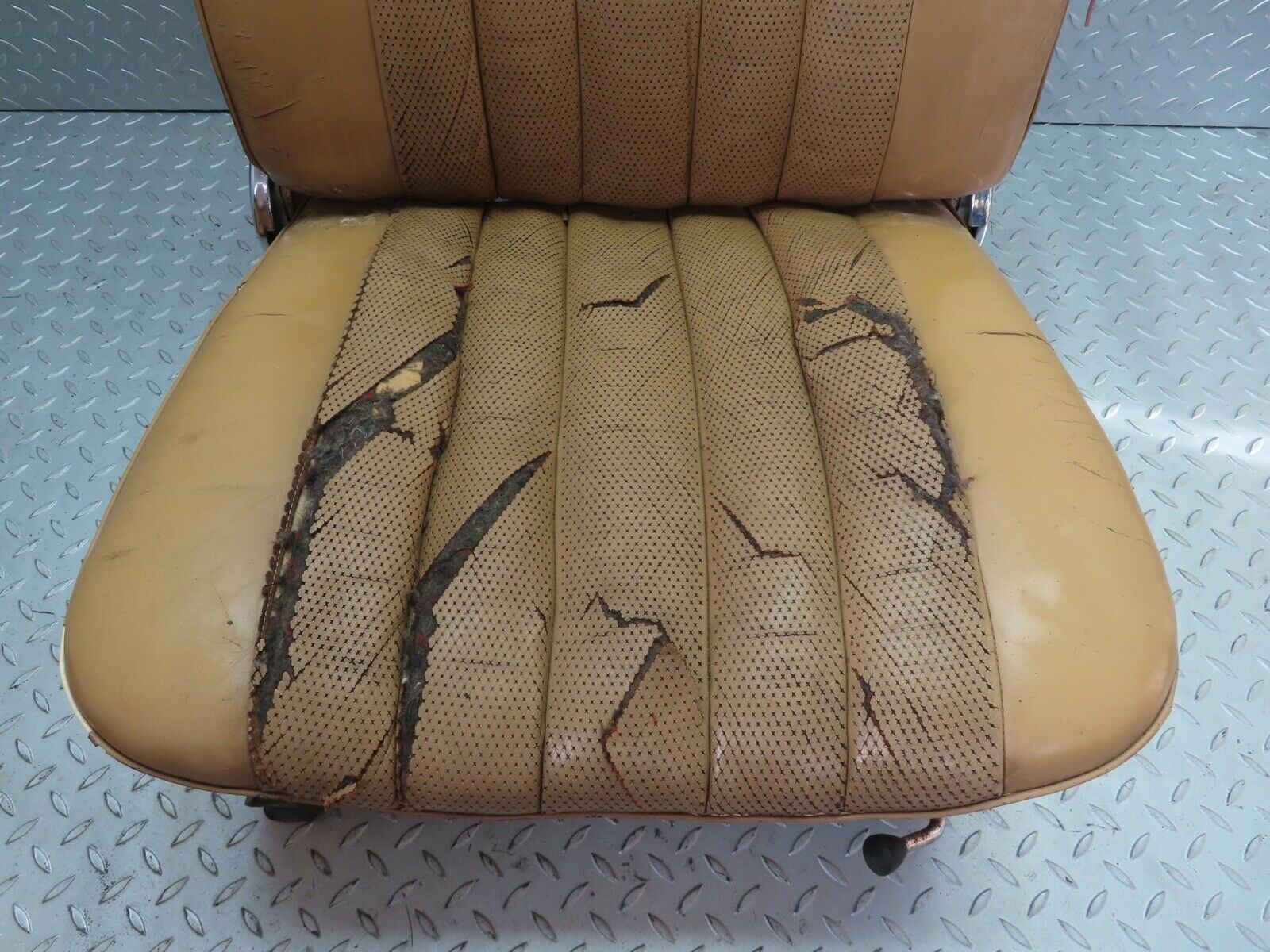 12841 Mercedes-Benz W111 220SE Front Right Passenger Seat Caramel