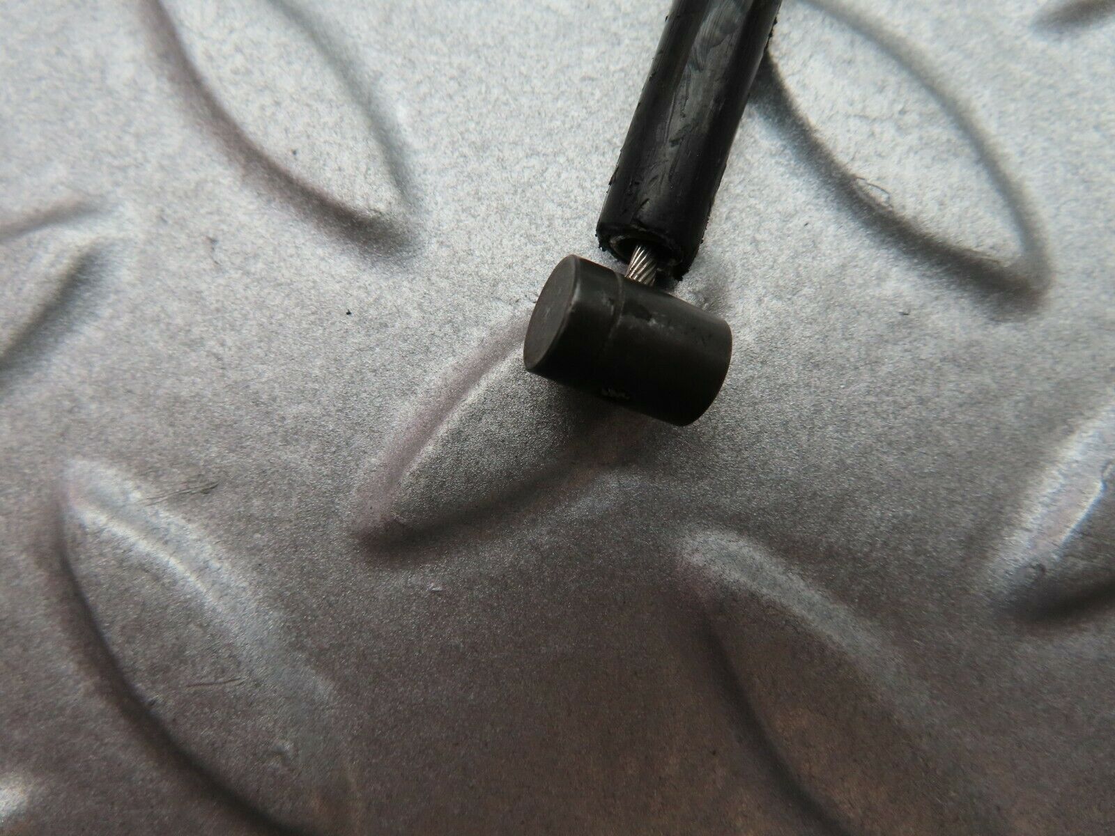 5536 Mercedes-Benz W124 230E Bonnet Release Cable