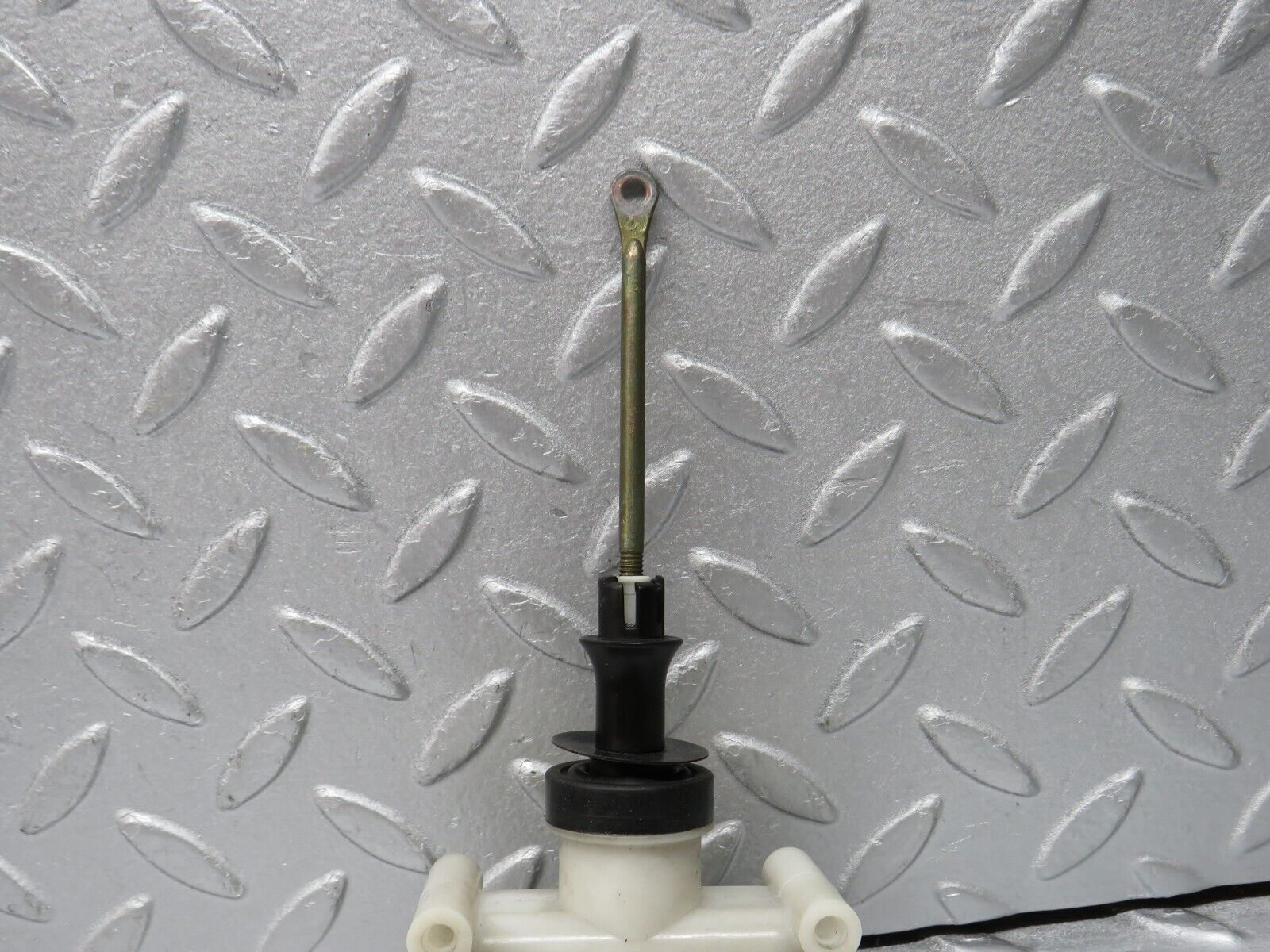 38909 Mercedes-Benz W201 190E 2.6L Rear Left Door Lock Vacuum Actuator