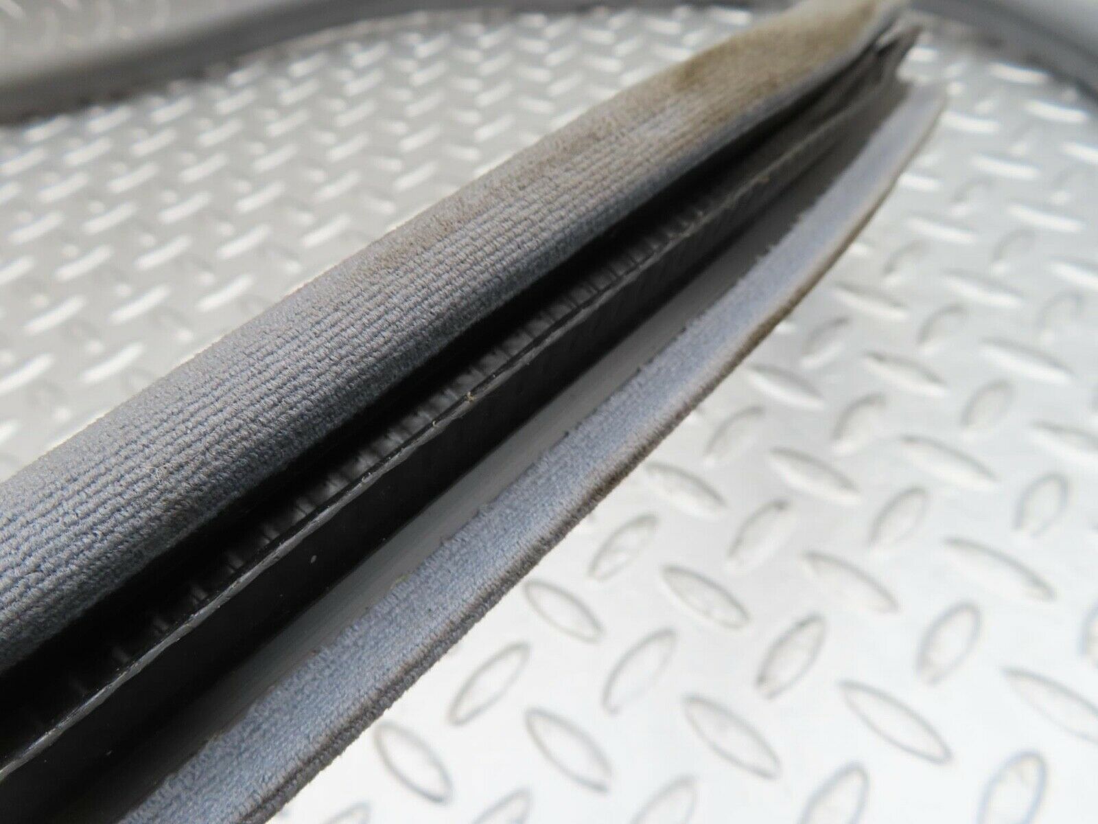 15019 Mercedes-Benz W140 S320 Front Right Door Seal