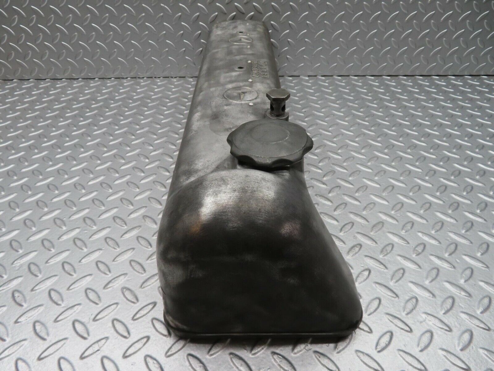 12954 Mercedes-Benz W111 220SE Cylinder Head Valve Cover 1800161305