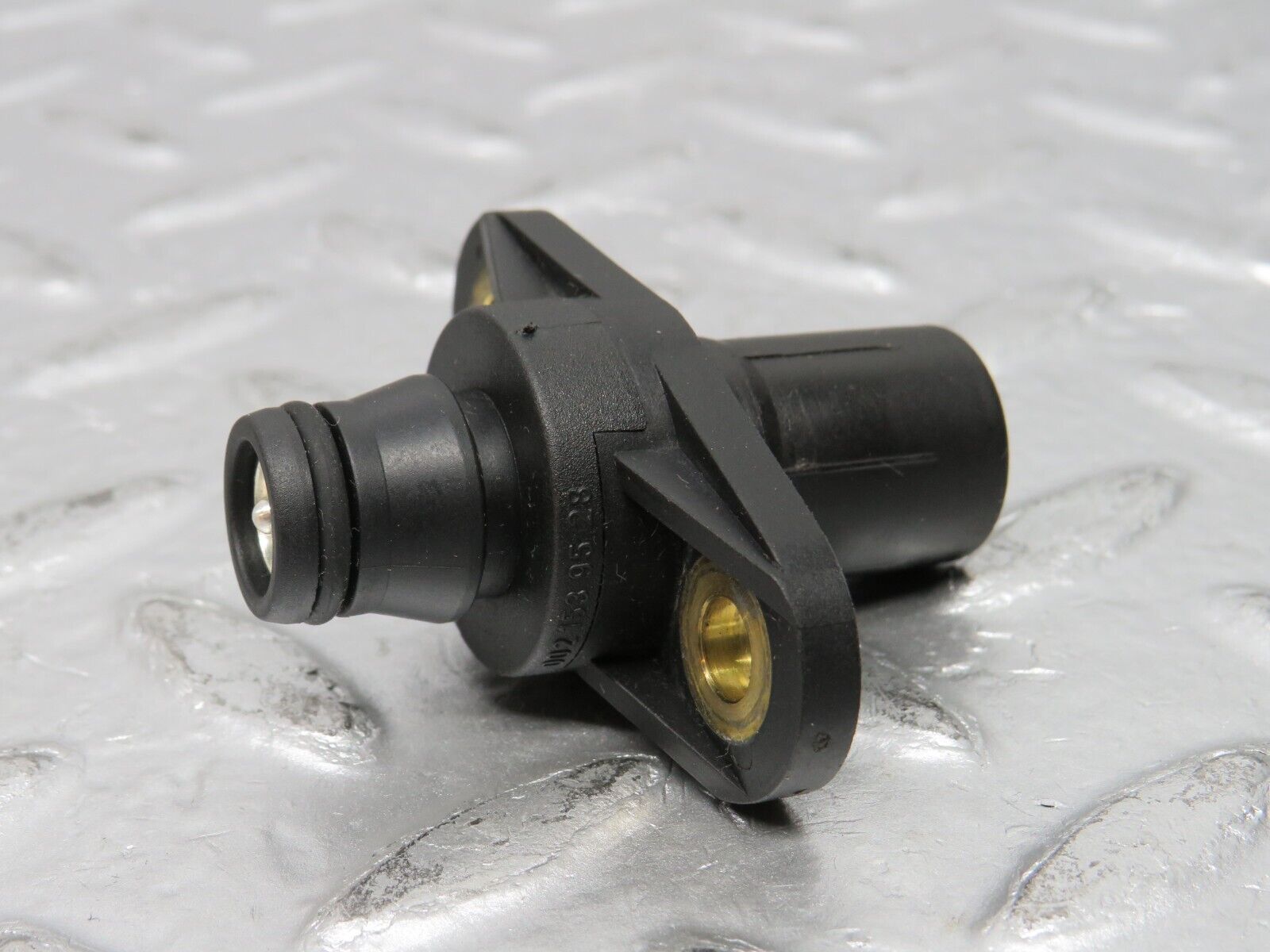 31464 Mercedes-Benz S124 220TE Wagon Camshaft Position Sensor 0021539528