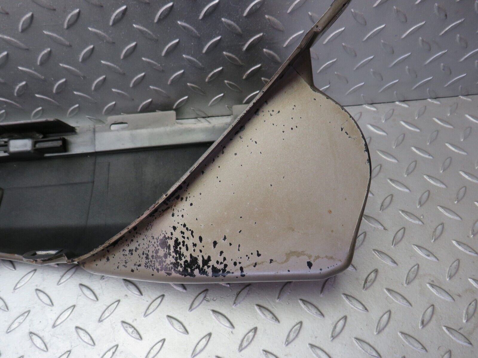 36607 Mercedes-Benz W201 190E 2.0L Side Skirt Right 2016906440 2016980930 2016981130