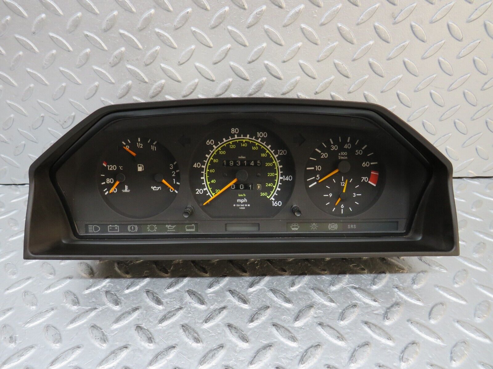 37980 Mercedes-Benz A124 320E Cabriolet Instrument Cluster VDO 1244406447 1245421965