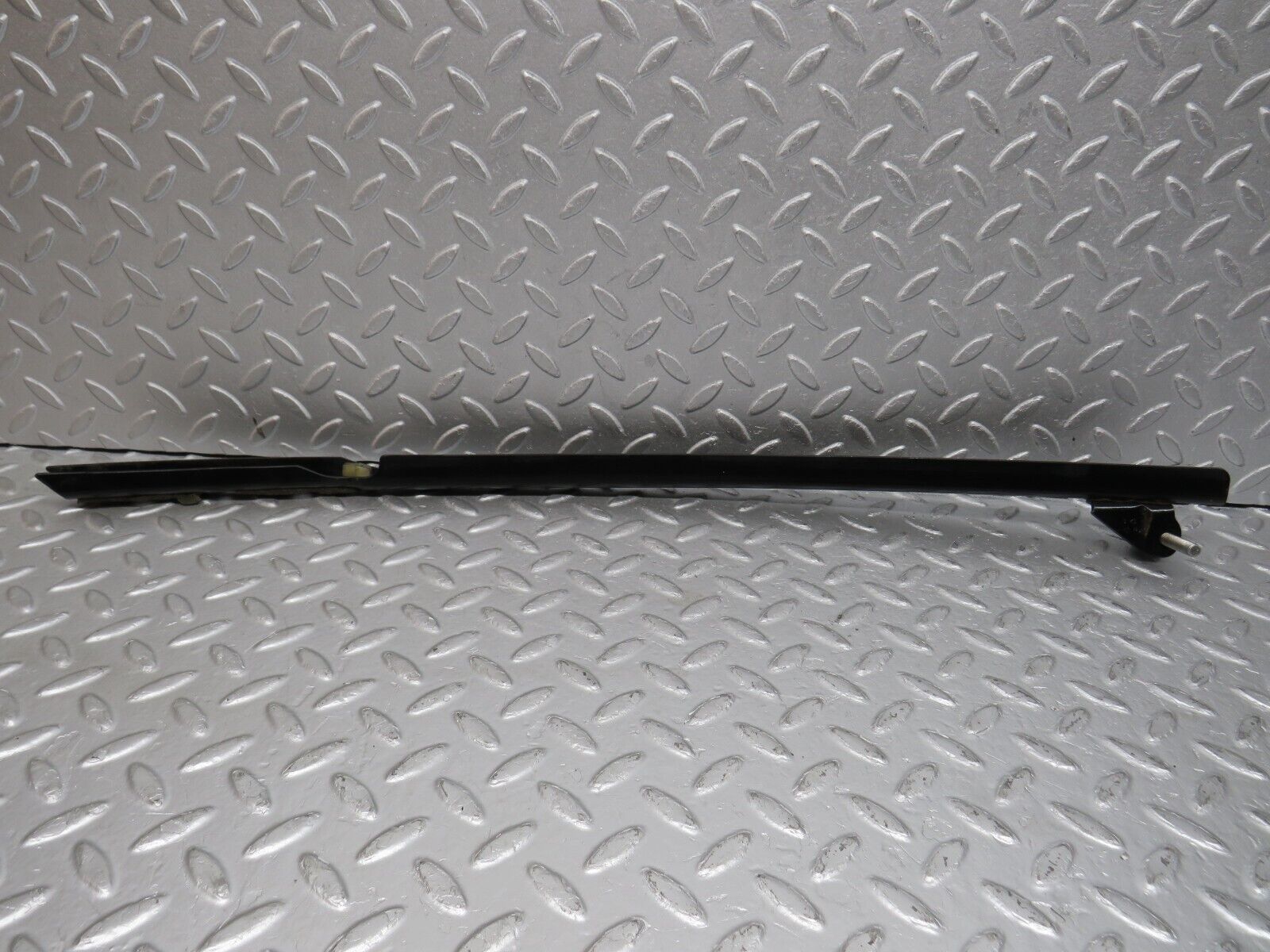 39659 Mercedes-Benz R129 320SL Coupe Right Door Front Window Channel