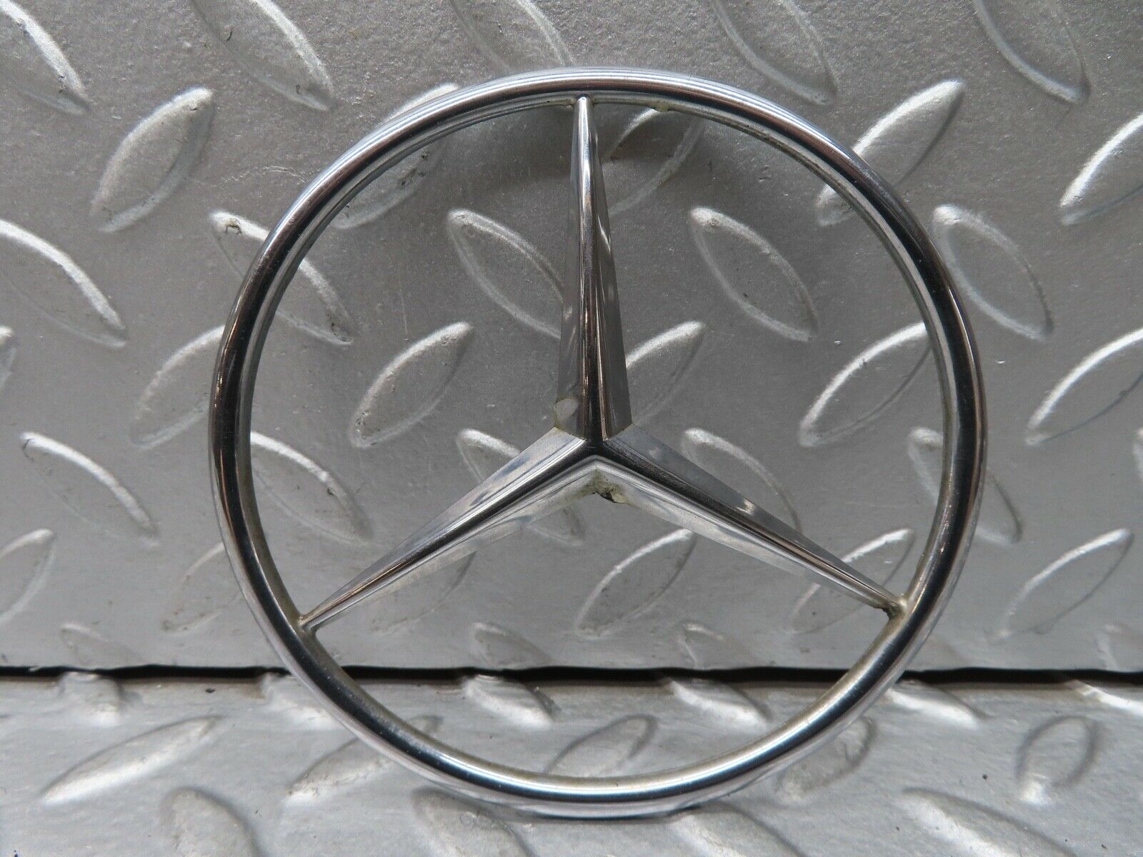 17695 Mercedes-Benz W116 450SEL Trunk Lid Badge Emblem 1167580058