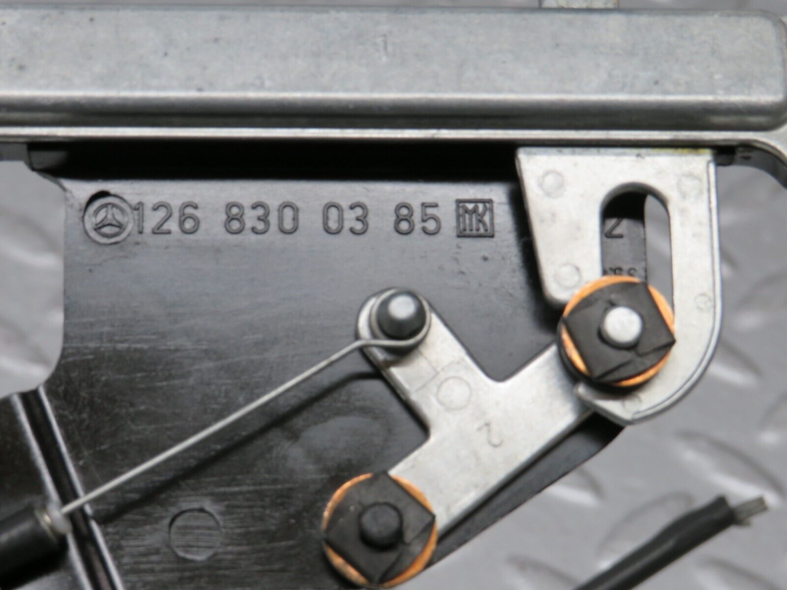 36201 Mercedes-Benz W126 420SE Rear Heater Regulator 1268300385 1268301631