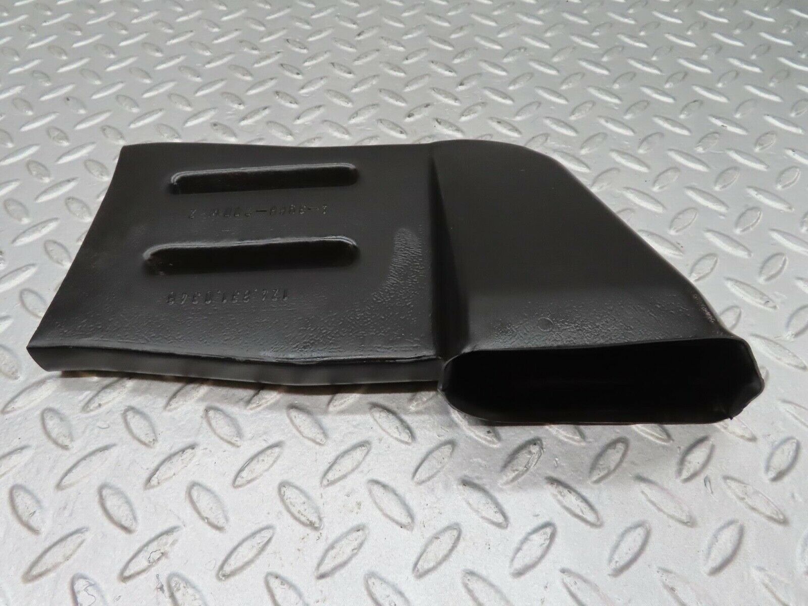 16194 Mercedes-Benz W124 260E Ventilation Air Duct Left Side 1248310346