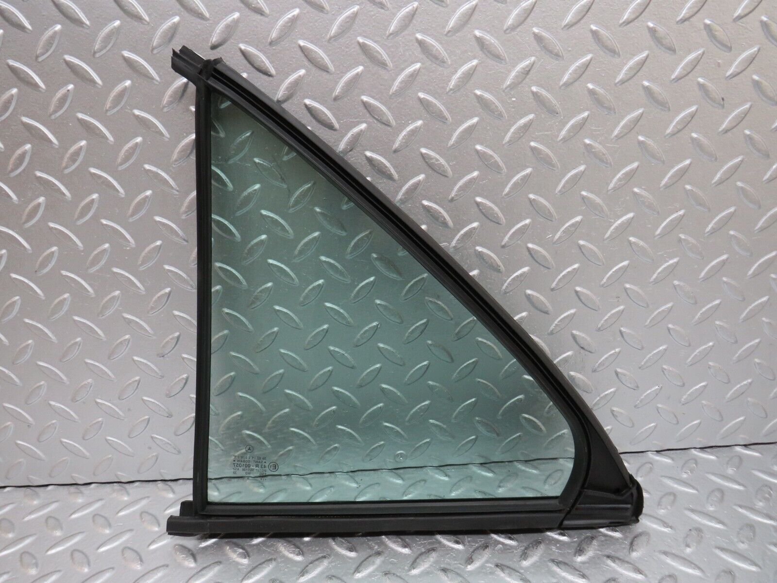 33260 Mercedes-Benz W202 C180 Rear Right Quarter Window Glass 2027350224