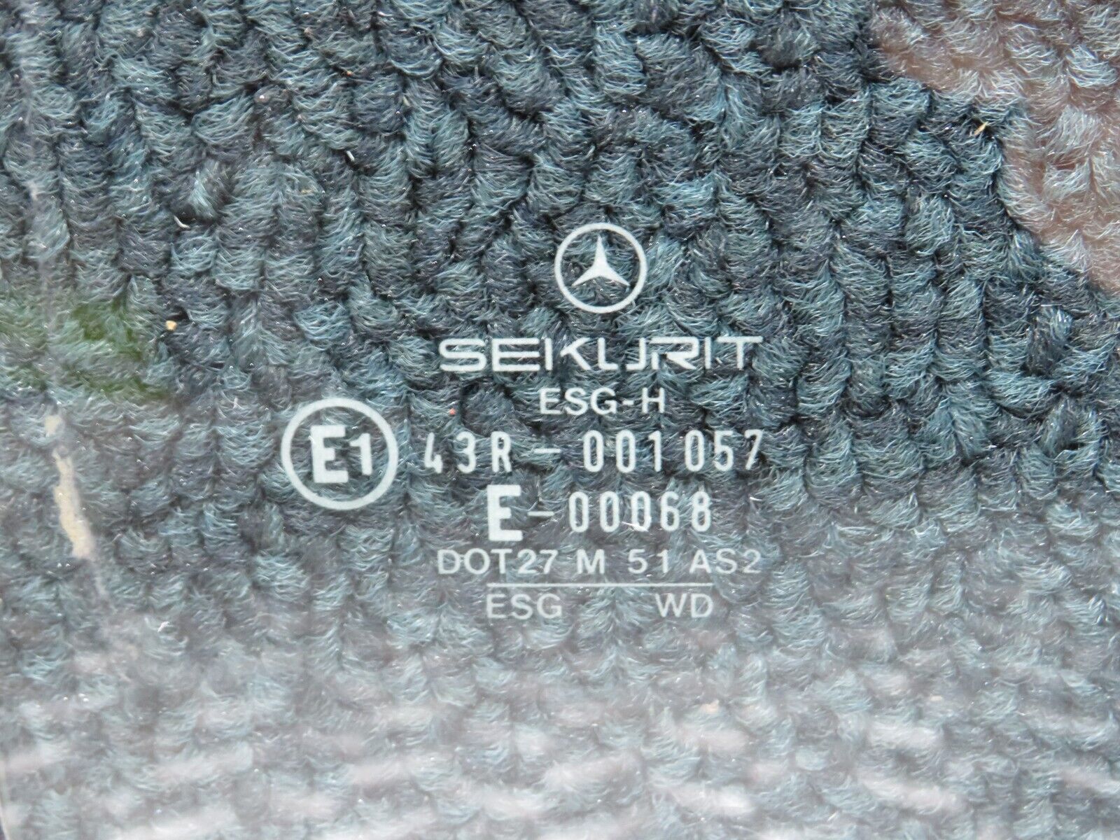 30928 Mercedes-Benz W201 190E 2.0L Rear Right Door Window Glass