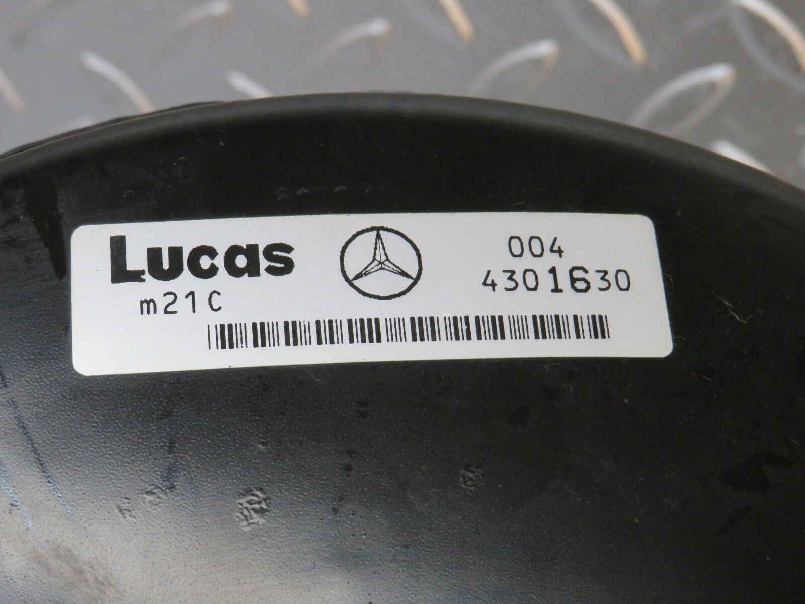 31347 Mercedes-Benz S124 220TE Wagon Brake Booster Lucas 0044301630