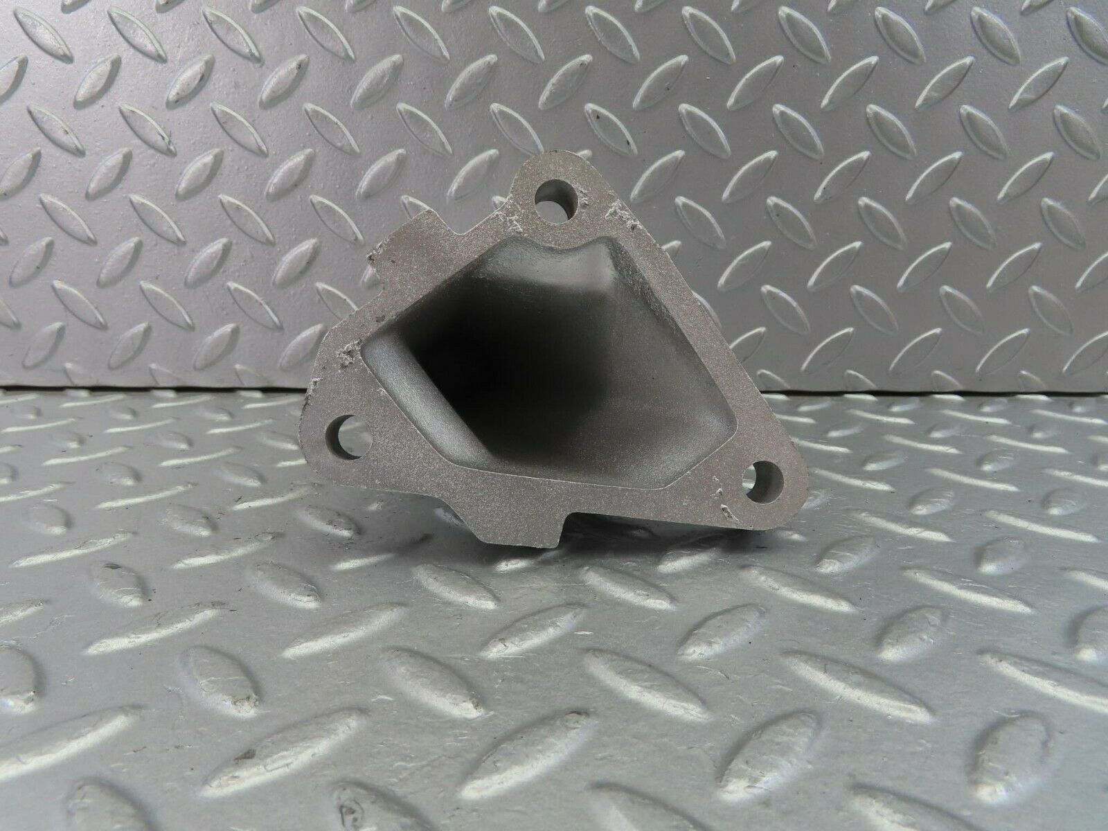 10572 Mercedes-Benz C123 230CE Coupe Engine Mount Bracket Right 1022230304