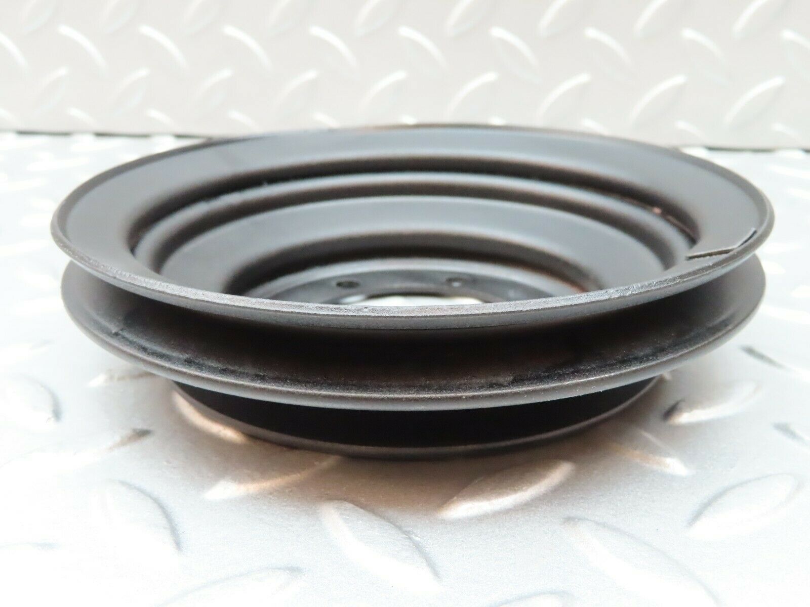 3897 Mercedes-Benz S123 200T Wagon Crankshaft Pulley 1020320404