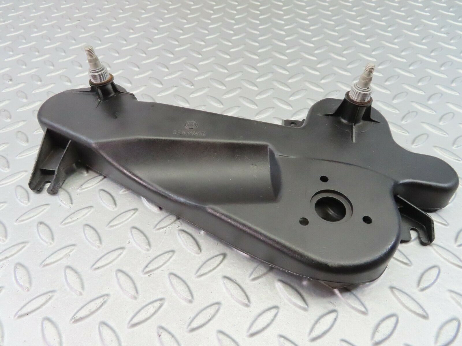 7464 Mercedes-Benz W116 450SE LHD Wiper Linkage Mechanism