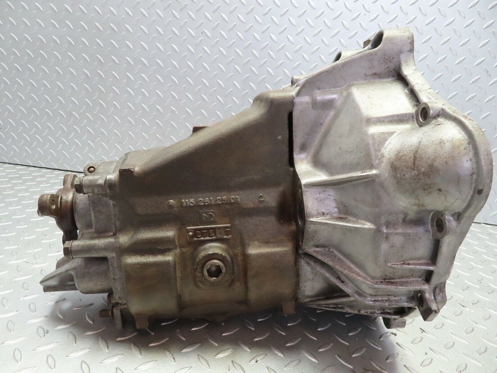 18166 Mercedes-Benz W123 200 Manual Gearbox 4 Speed 1152612501