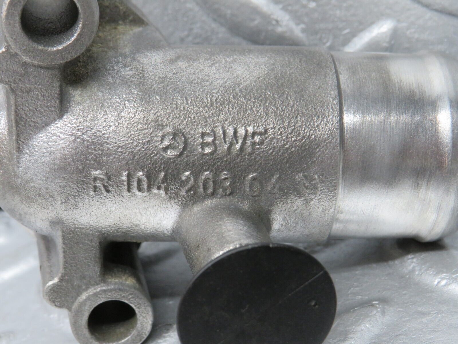 39437 Mercedes-Benz R129 320SL Coupe Coolant Flange Pipe 1042030431