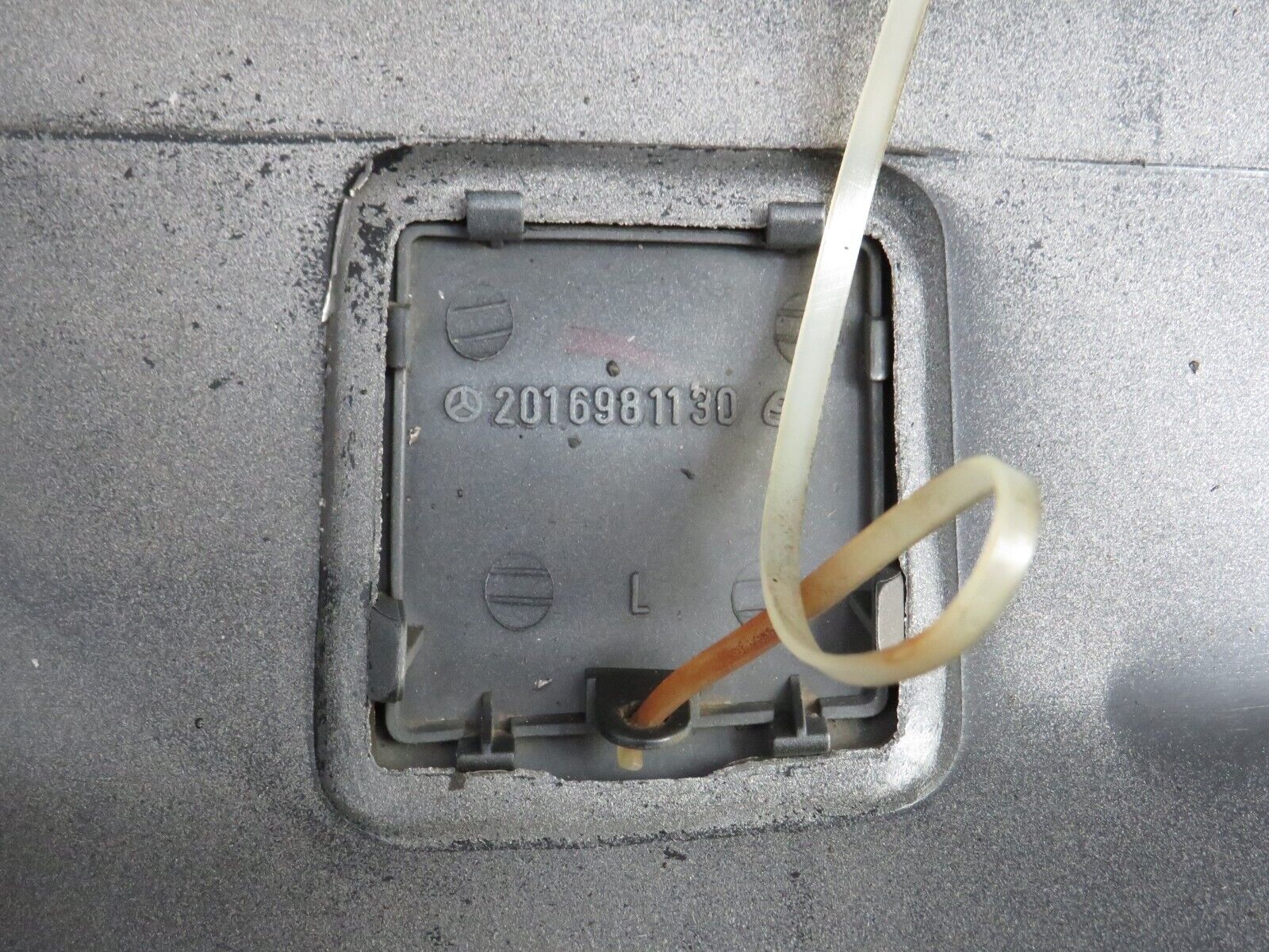 36607 Mercedes-Benz W201 190E 2.0L Side Skirt Right 2016906440 2016980930 2016981130