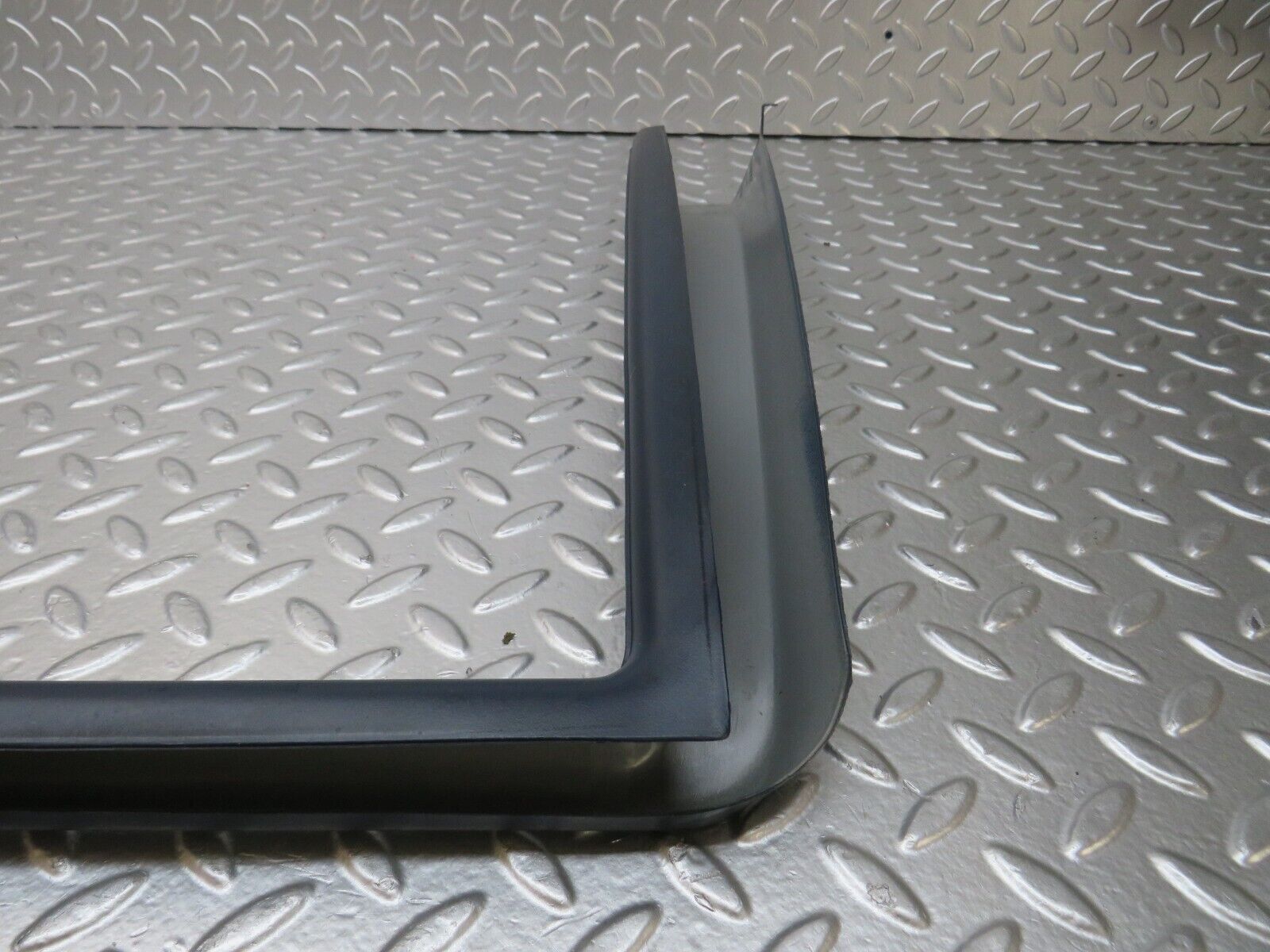 24977 Mercedes-Benz W140 SEL320 LWB Rear Left Door Window Trim 1407304762