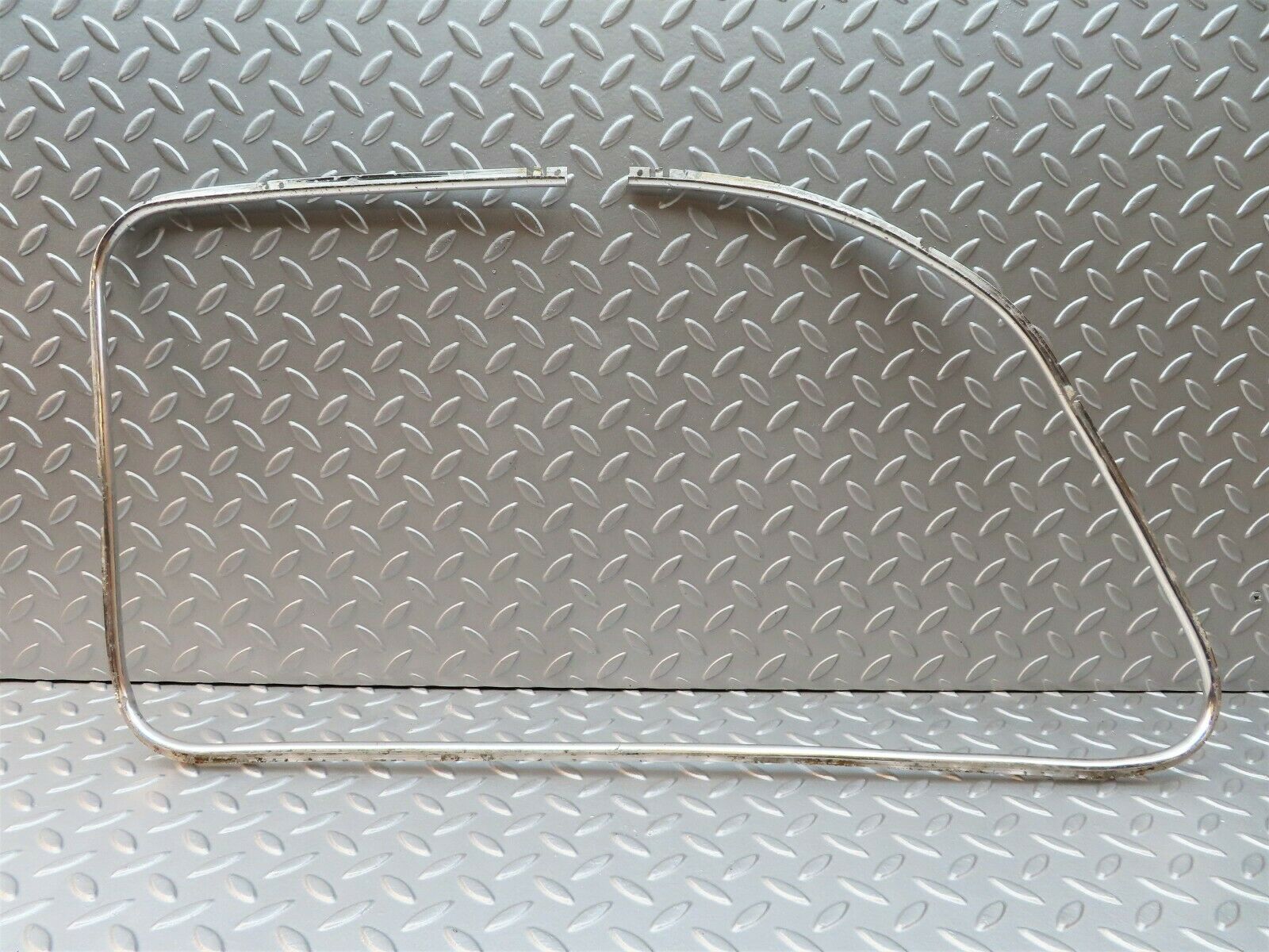 2046 Mercedes-Benz W105 219 PONTON Rear Left Door Chrome Trim