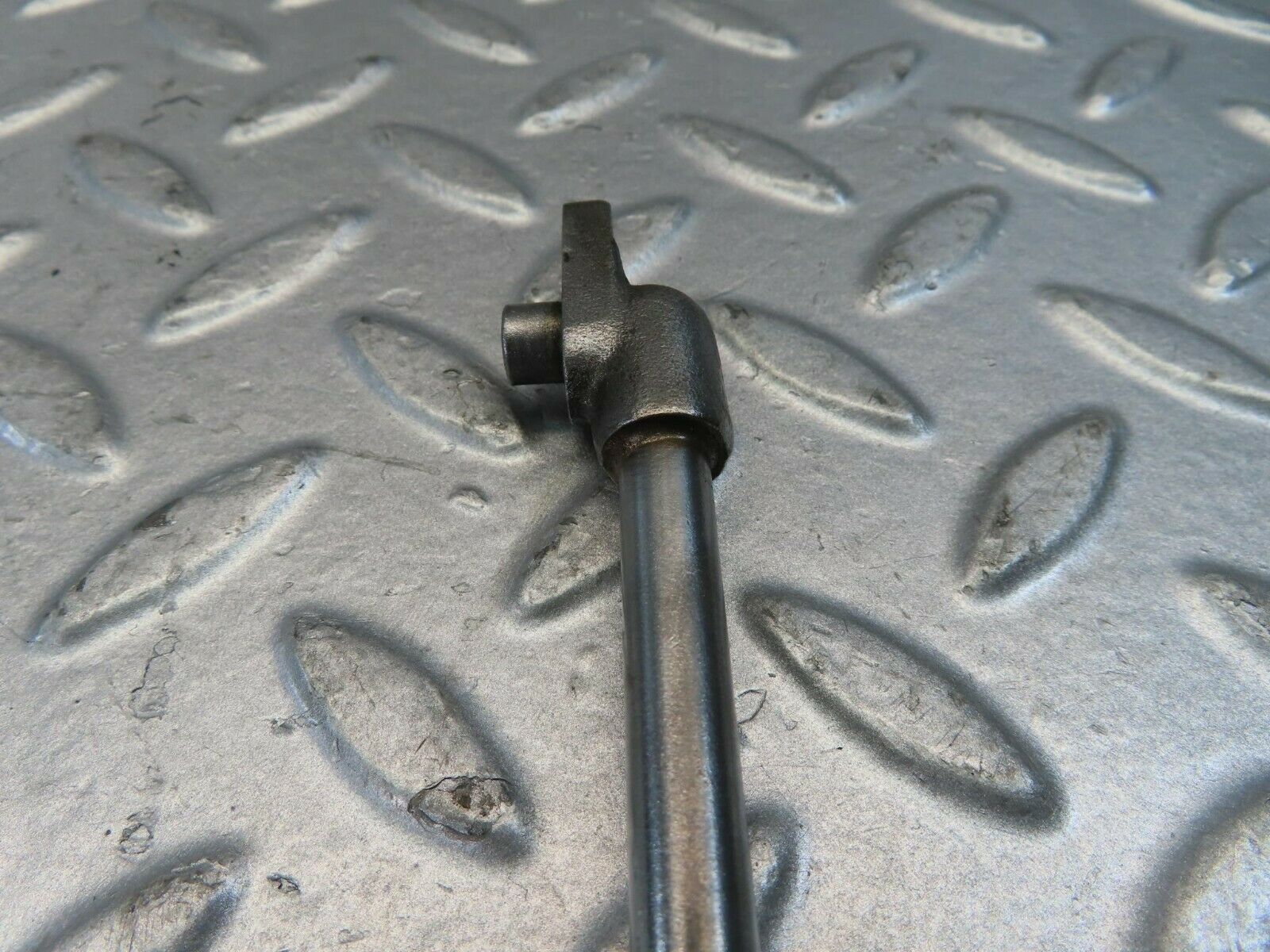 10965 Mercedes-Benz W115 220D Camshaft Oil Tube