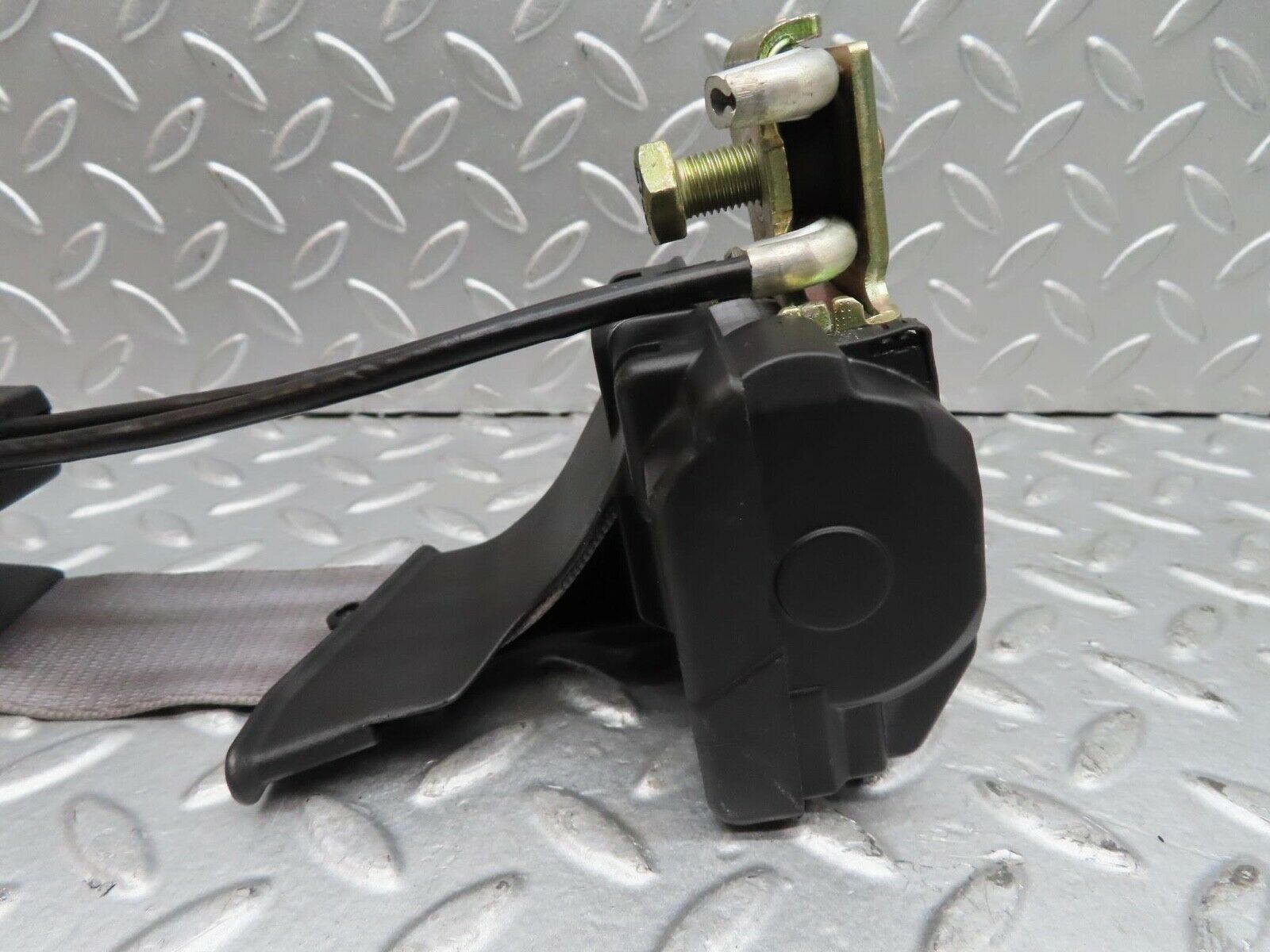 15162 Mercedes-Benz W140 S320 Rear Centre Seat Belt 1408600169