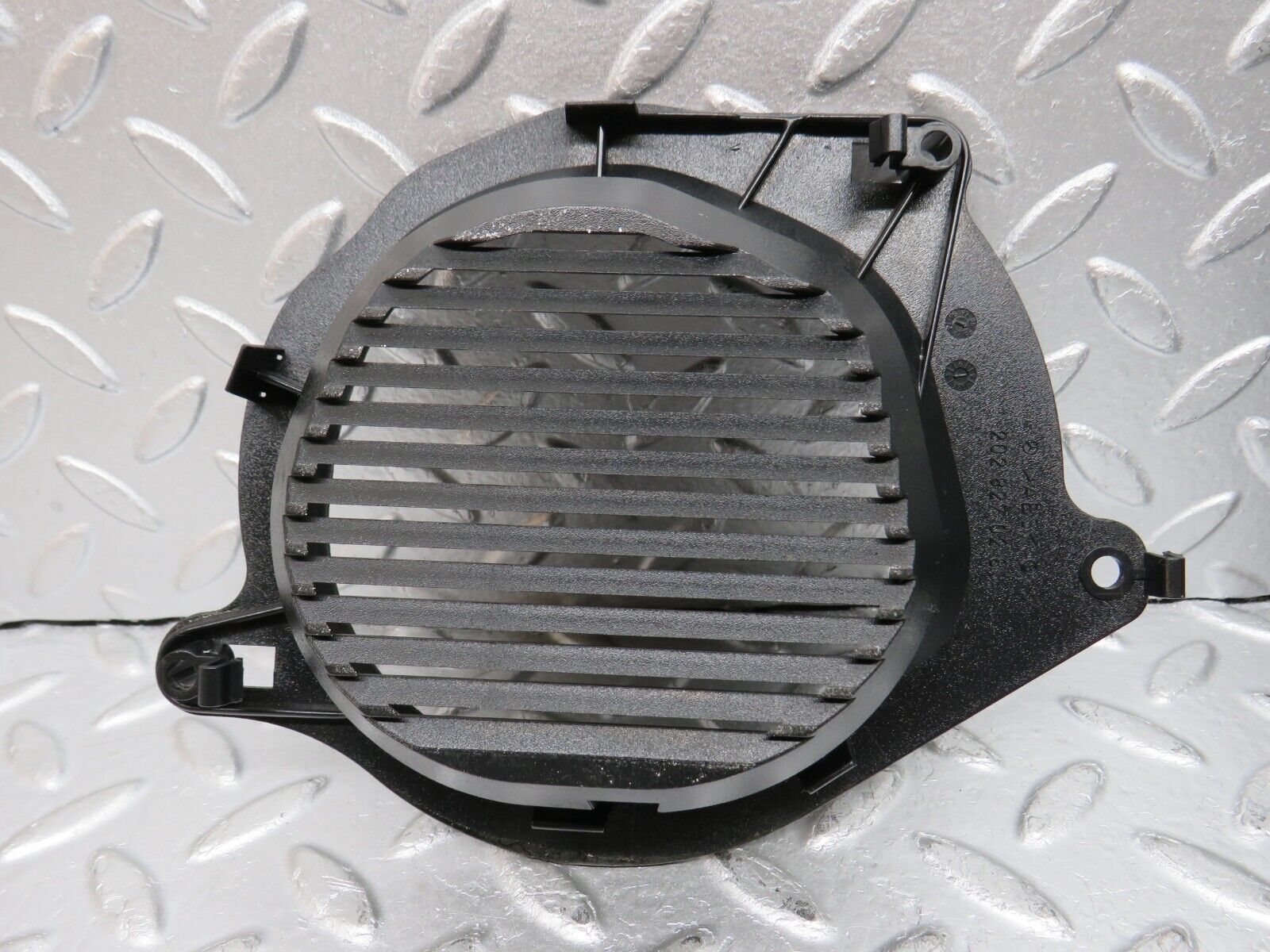 33295 Mercedes-Benz W202 C180 Front Door Loudspeaker Right 2028202002