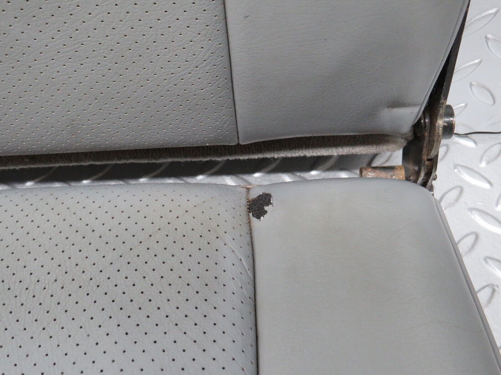 31500 Mercedes-Benz S124 220TE Wagon Third Seat Bench 1249300194