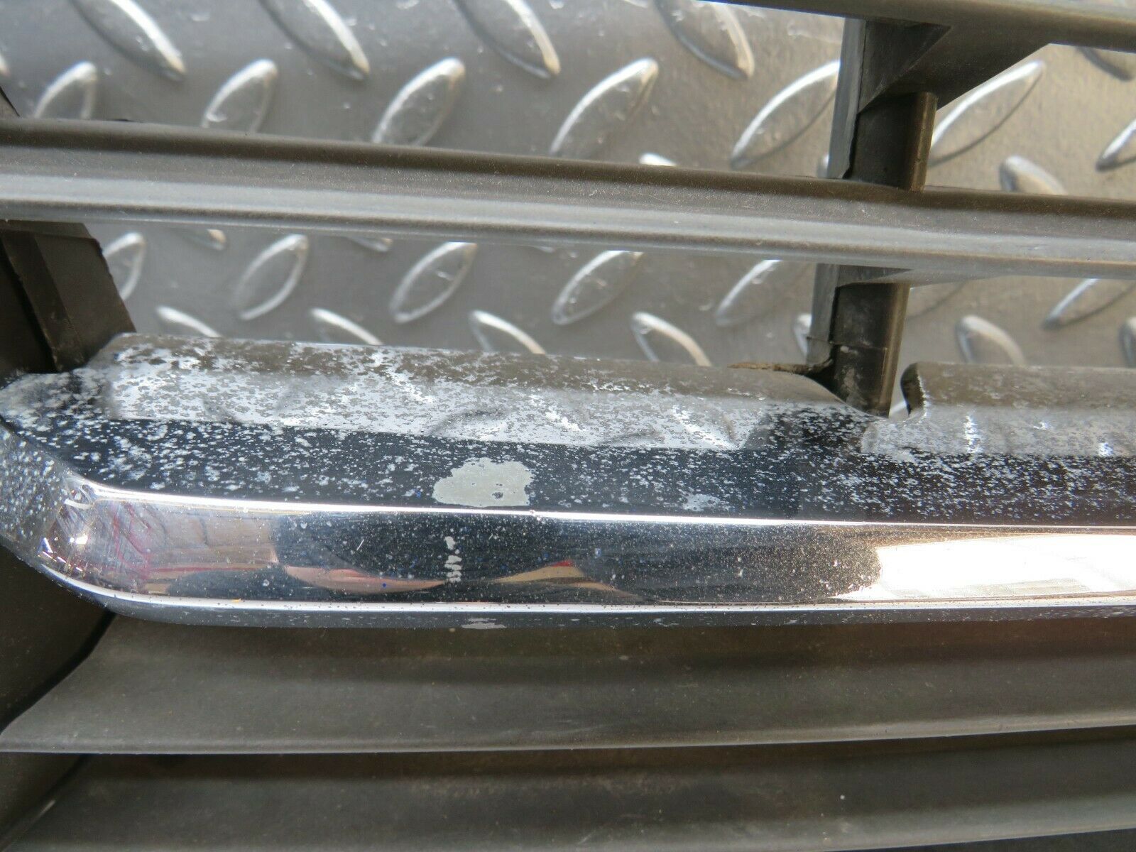 22852 Mercedes-Benz C107 450SLC Coupe Bonnet Grill 1078881523