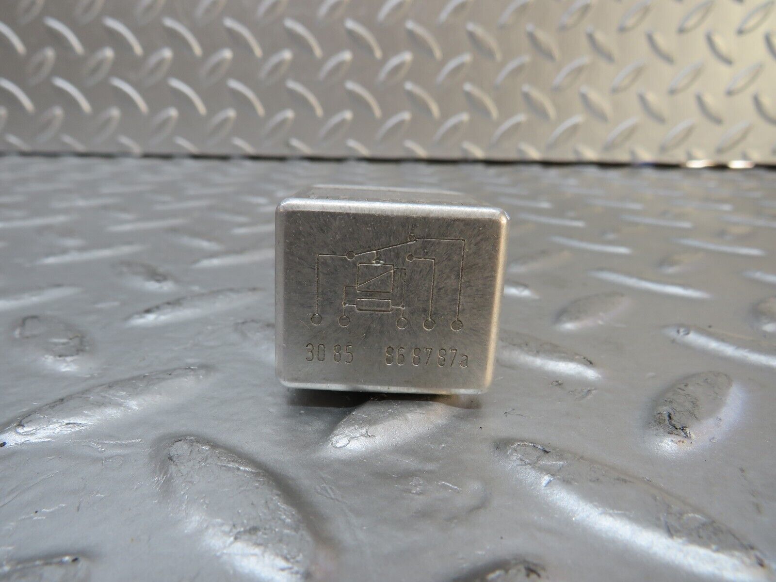 29837 Mercedes-Benz W123 230E Multi Purpose Relay 0015420219