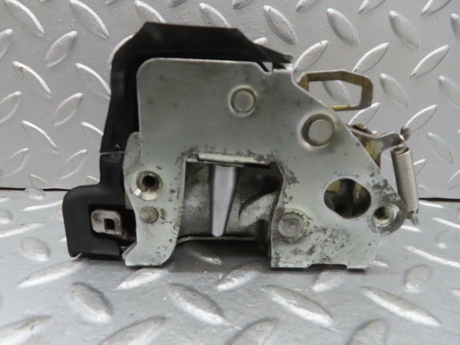 13636 Mercedes-Benz W123 200 Rear Right Door Lock Mechanism 1237330208