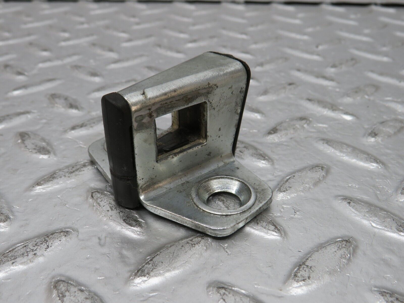 32378 Mercedes-Benz S124 300TE Wagon Door Lock Latch